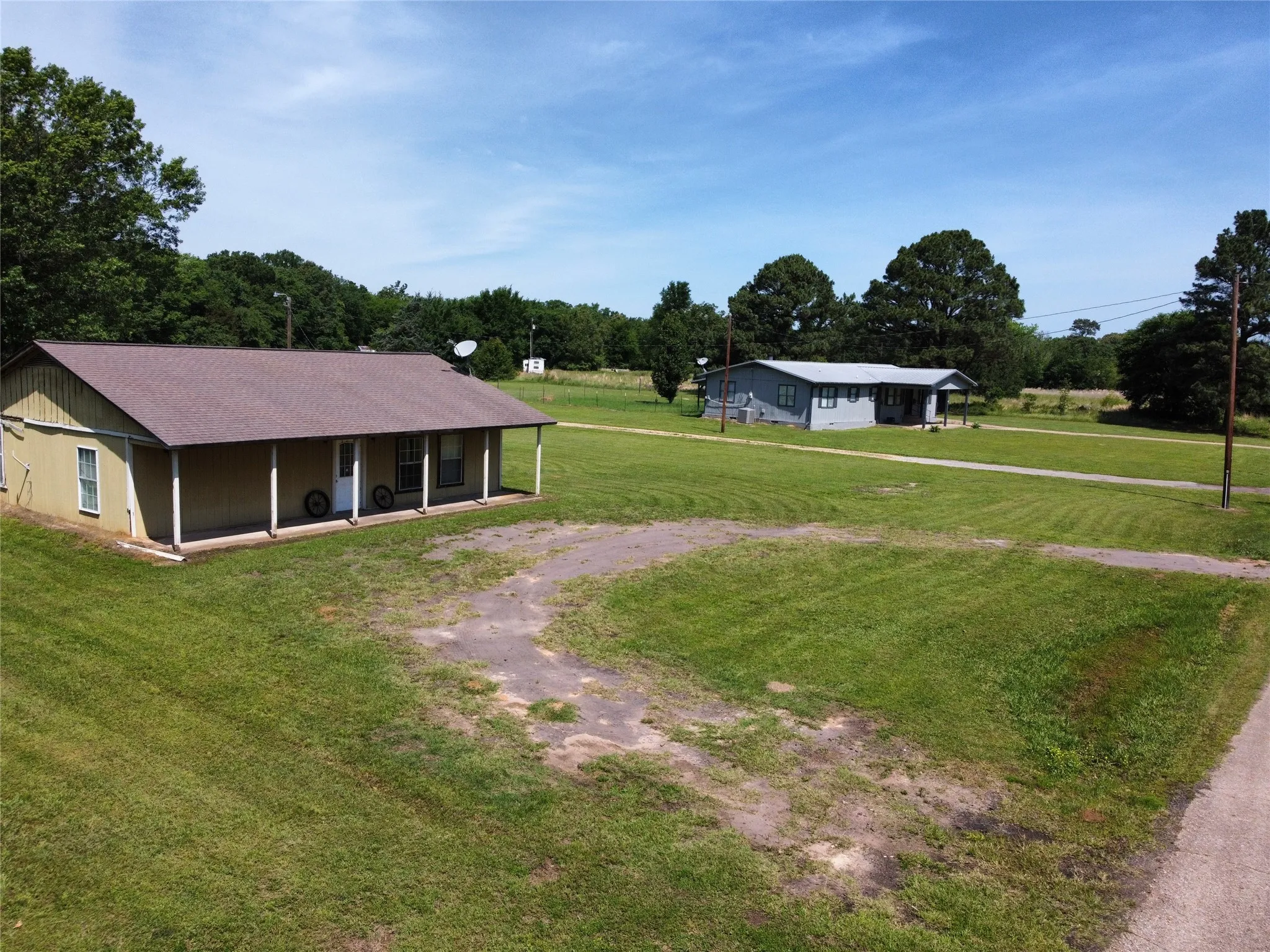Single Family Residence For Sale in Wood County , 260 County Road 1885, Yantis, Texas 75497, 3 Bedroom, 2 Bathroom, 2 Garage spaces, 2,611 Sqft, built in 1984, Price $285,000, mls#21291244, Real Estate Agent in Yantis, Homes For Sale in Wood county, Homes For Sale in Yantis, Realtor in Yantis Texas, Real Estate Brokerage Independent Realty Texas, Luminita Cordes Realtor