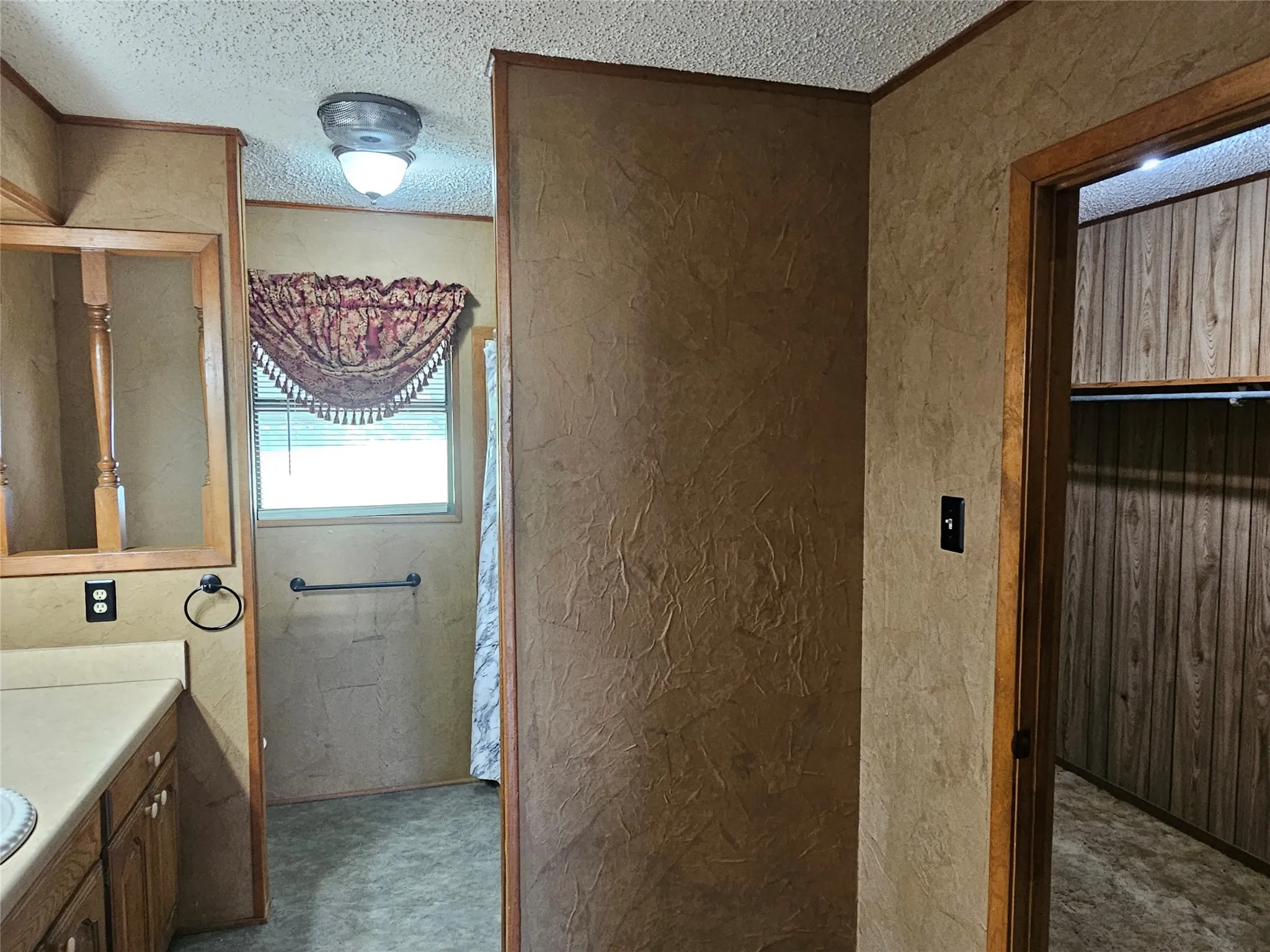 Single Family Residence For Sale in Wood County , 260 County Road 1885, Yantis, Texas 75497, 3 Bedroom, 2 Bathroom, 2 Garage spaces, 2,611 Sqft, built in 1984, Price $285,000, mls#21291244, Real Estate Agent in Yantis, Homes For Sale in Wood county, Homes For Sale in Yantis, Realtor in Yantis Texas, Real Estate Brokerage Independent Realty Texas, Luminita Cordes Realtor