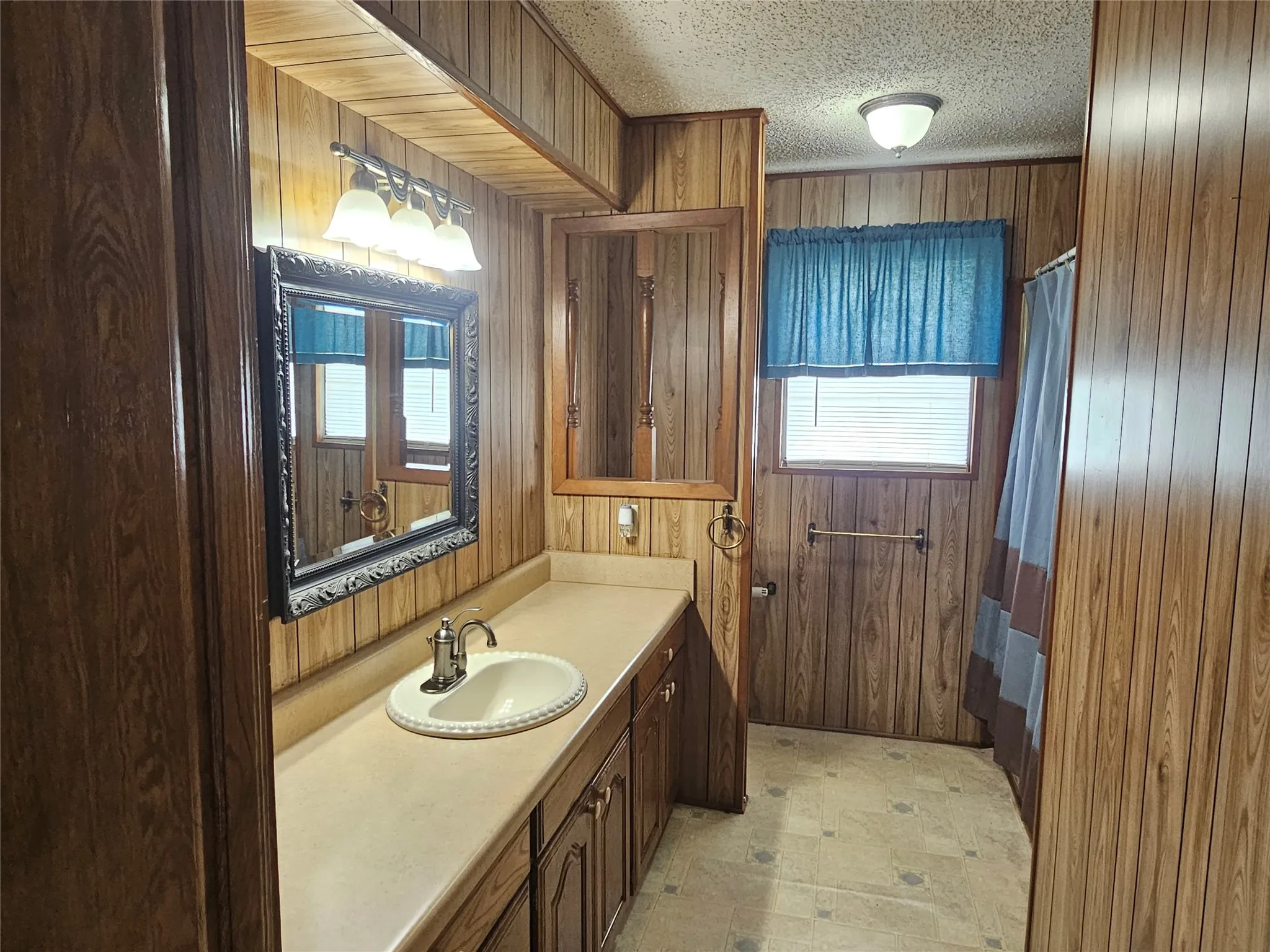 Single Family Residence For Sale in Wood County , 260 County Road 1885, Yantis, Texas 75497, 3 Bedroom, 2 Bathroom, 2 Garage spaces, 2,611 Sqft, built in 1984, Price $285,000, mls#21291244, Real Estate Agent in Yantis, Homes For Sale in Wood county, Homes For Sale in Yantis, Realtor in Yantis Texas, Real Estate Brokerage Independent Realty Texas, Luminita Cordes Realtor