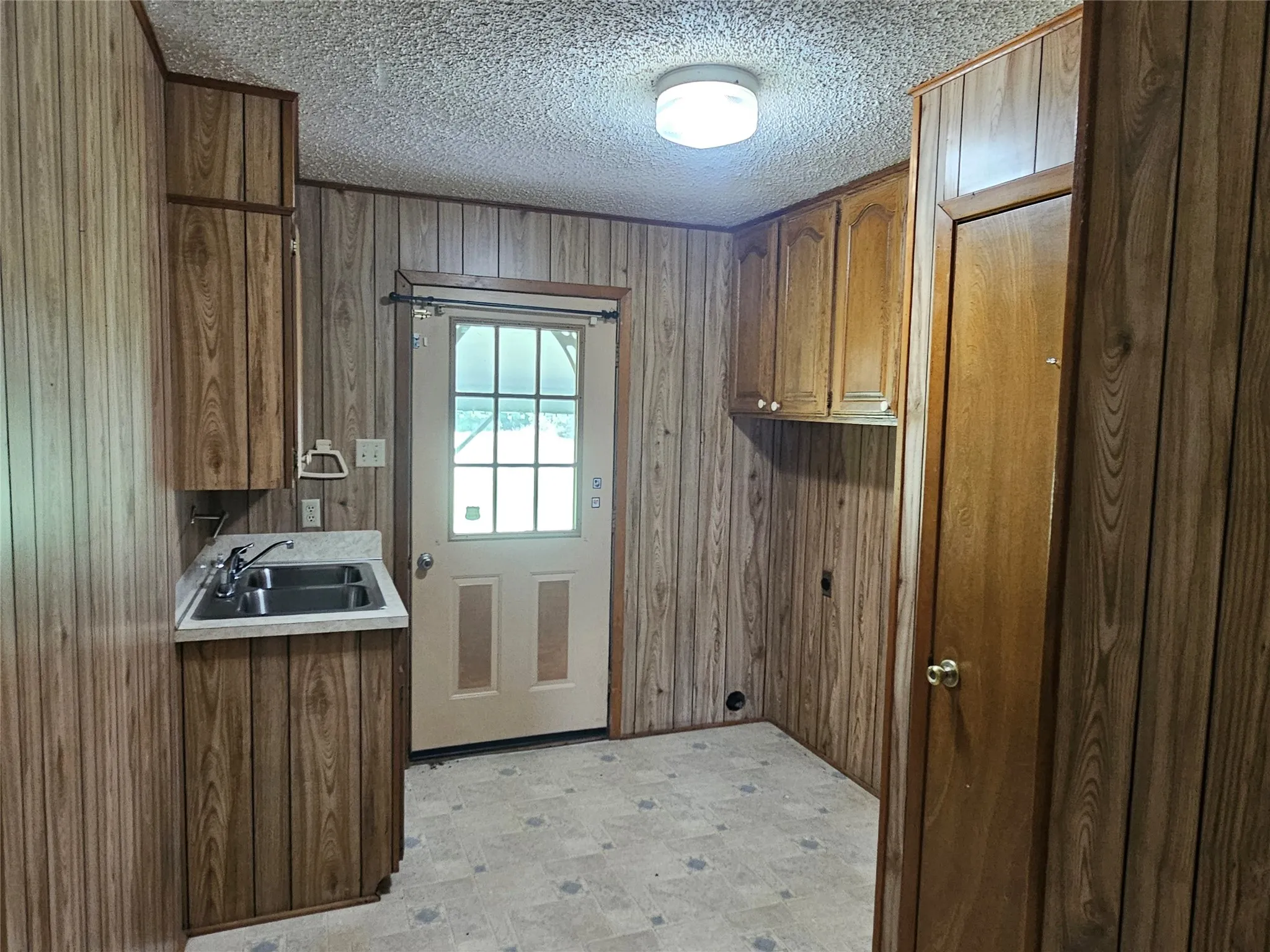 Single Family Residence For Sale in Wood County , 260 County Road 1885, Yantis, Texas 75497, 3 Bedroom, 2 Bathroom, 2 Garage spaces, 2,611 Sqft, built in 1984, Price $285,000, mls#21291244, Real Estate Agent in Yantis, Homes For Sale in Wood county, Homes For Sale in Yantis, Realtor in Yantis Texas, Real Estate Brokerage Independent Realty Texas, Luminita Cordes Realtor