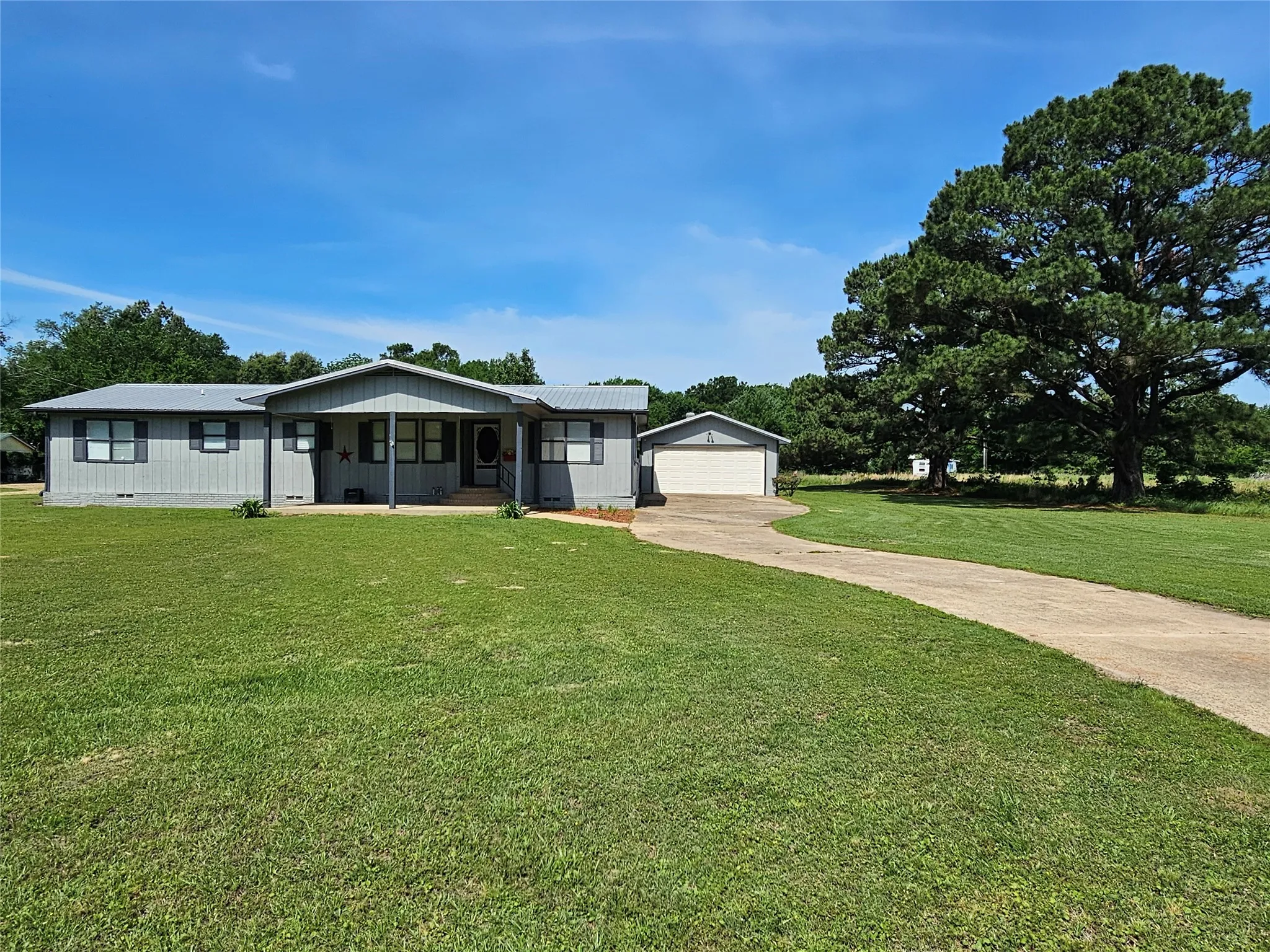 Single Family Residence For Sale in Wood County , 260 County Road 1885, Yantis, Texas 75497, 3 Bedroom, 2 Bathroom, 2 Garage spaces, 2,611 Sqft, built in 1984, Price $285,000, mls#21291244, Real Estate Agent in Yantis, Homes For Sale in Wood county, Homes For Sale in Yantis, Realtor in Yantis Texas, Real Estate Brokerage Independent Realty Texas, Luminita Cordes Realtor