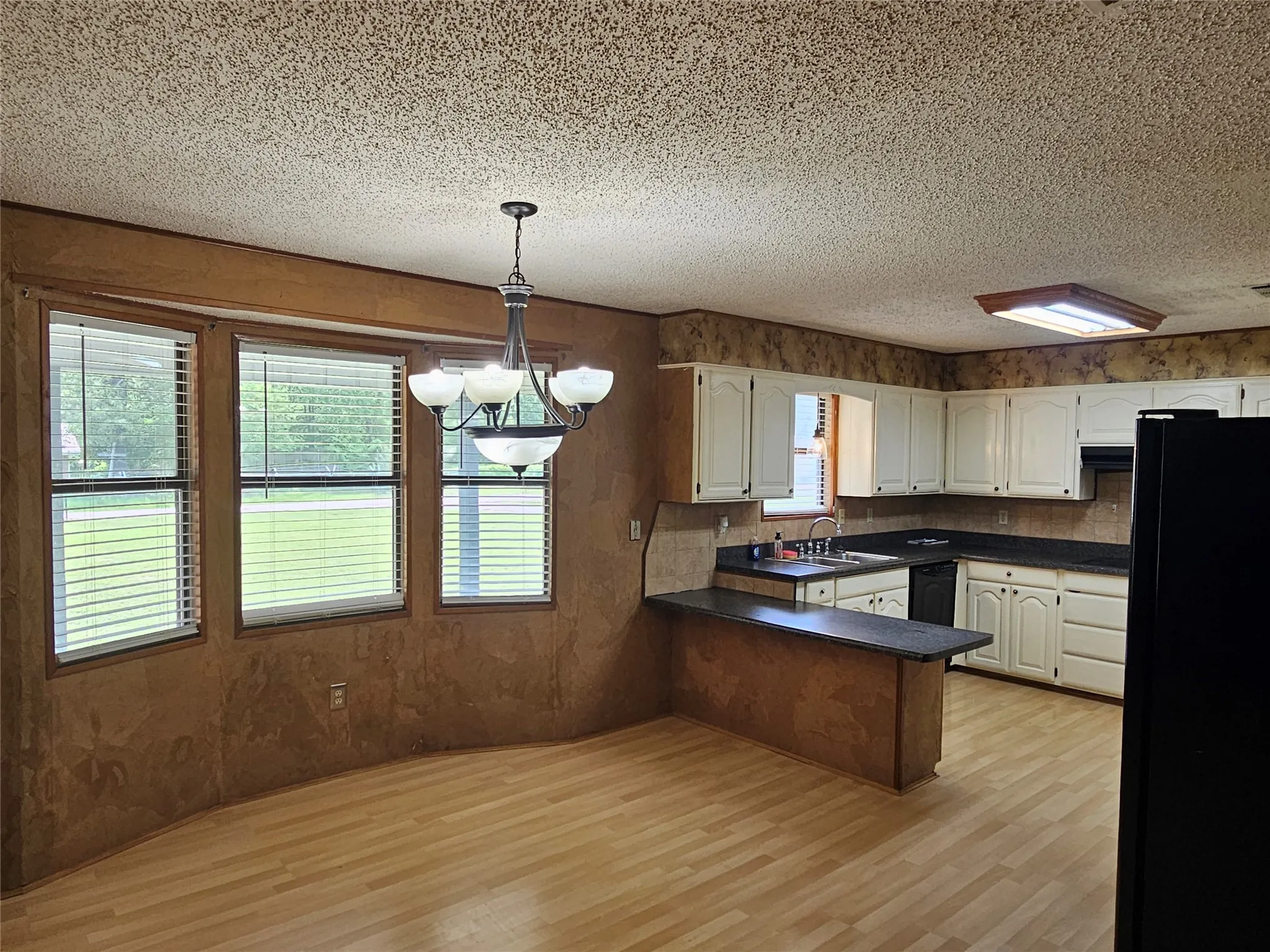 Single Family Residence For Sale in Wood County , 260 County Road 1885, Yantis, Texas 75497, 3 Bedroom, 2 Bathroom, 2 Garage spaces, 2,611 Sqft, built in 1984, Price $285,000, mls#21291244, Real Estate Agent in Yantis, Homes For Sale in Wood county, Homes For Sale in Yantis, Realtor in Yantis Texas, Real Estate Brokerage Independent Realty Texas, Luminita Cordes Realtor