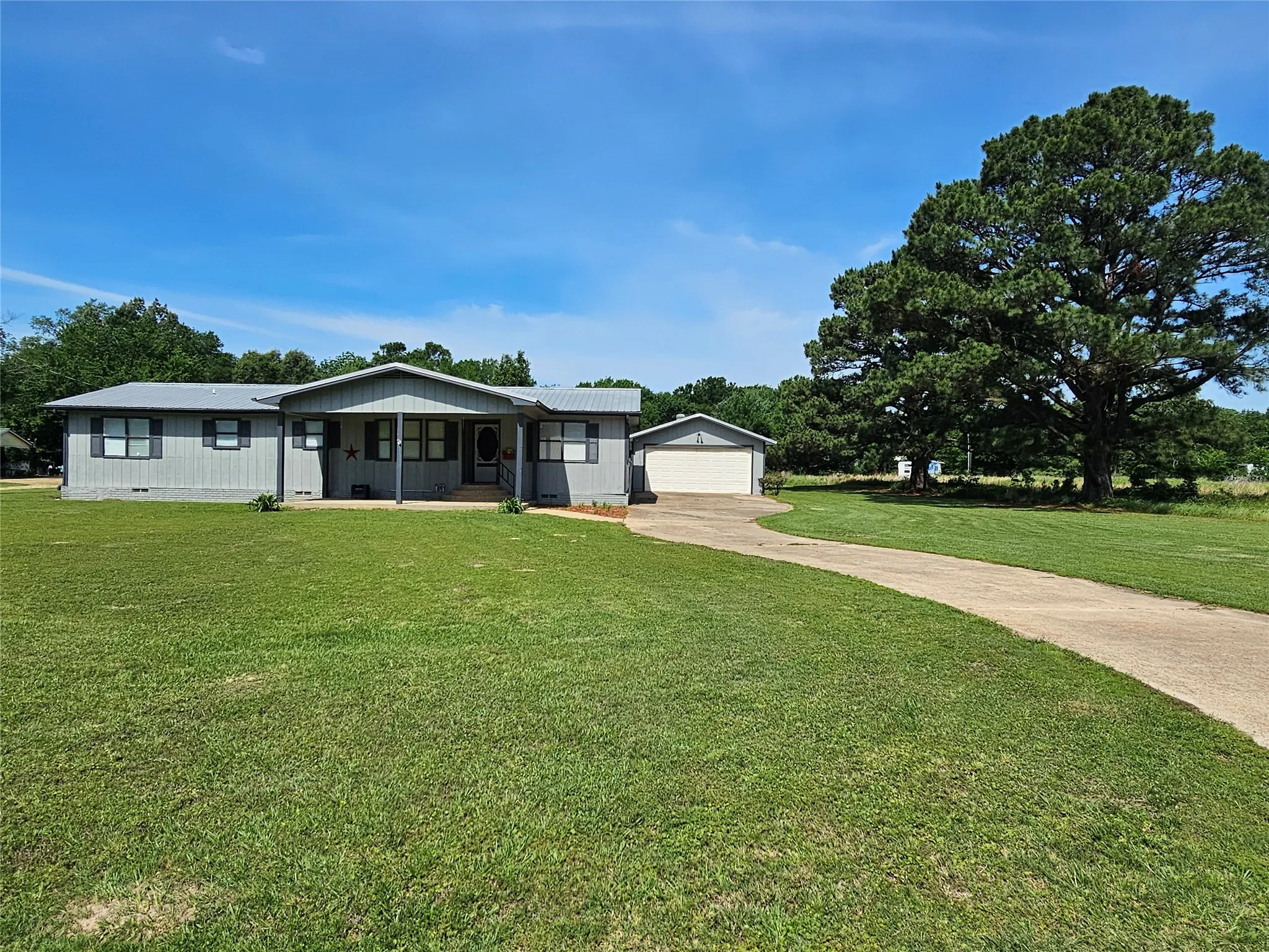 Single Family Residence For Sale in Wood County , 260 County Road 1885, Yantis, Texas 75497, 3 Bedroom, 2 Bathroom, 2 Garage spaces, 2,611 Sqft, built in 1984, Price $285,000, mls#21291244, Real Estate Agent in Yantis, Homes For Sale in Wood county, Homes For Sale in Yantis, Realtor in Yantis Texas, Real Estate Brokerage Independent Realty Texas, Luminita Cordes Realtor