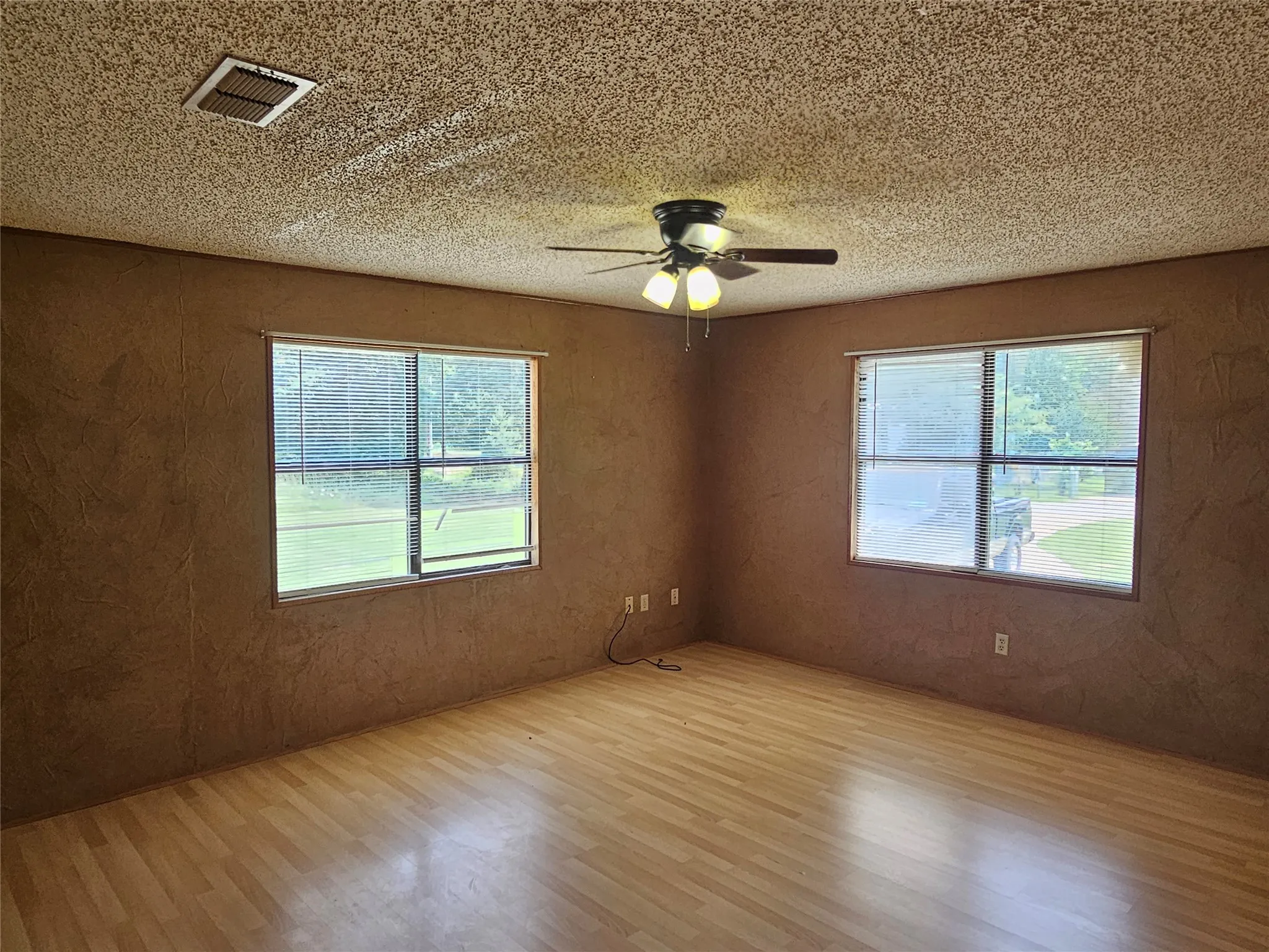 Single Family Residence For Sale in Wood County , 260 County Road 1885, Yantis, Texas 75497, 3 Bedroom, 2 Bathroom, 2 Garage spaces, 2,611 Sqft, built in 1984, Price $285,000, mls#21291244, Real Estate Agent in Yantis, Homes For Sale in Wood county, Homes For Sale in Yantis, Realtor in Yantis Texas, Real Estate Brokerage Independent Realty Texas, Luminita Cordes Realtor