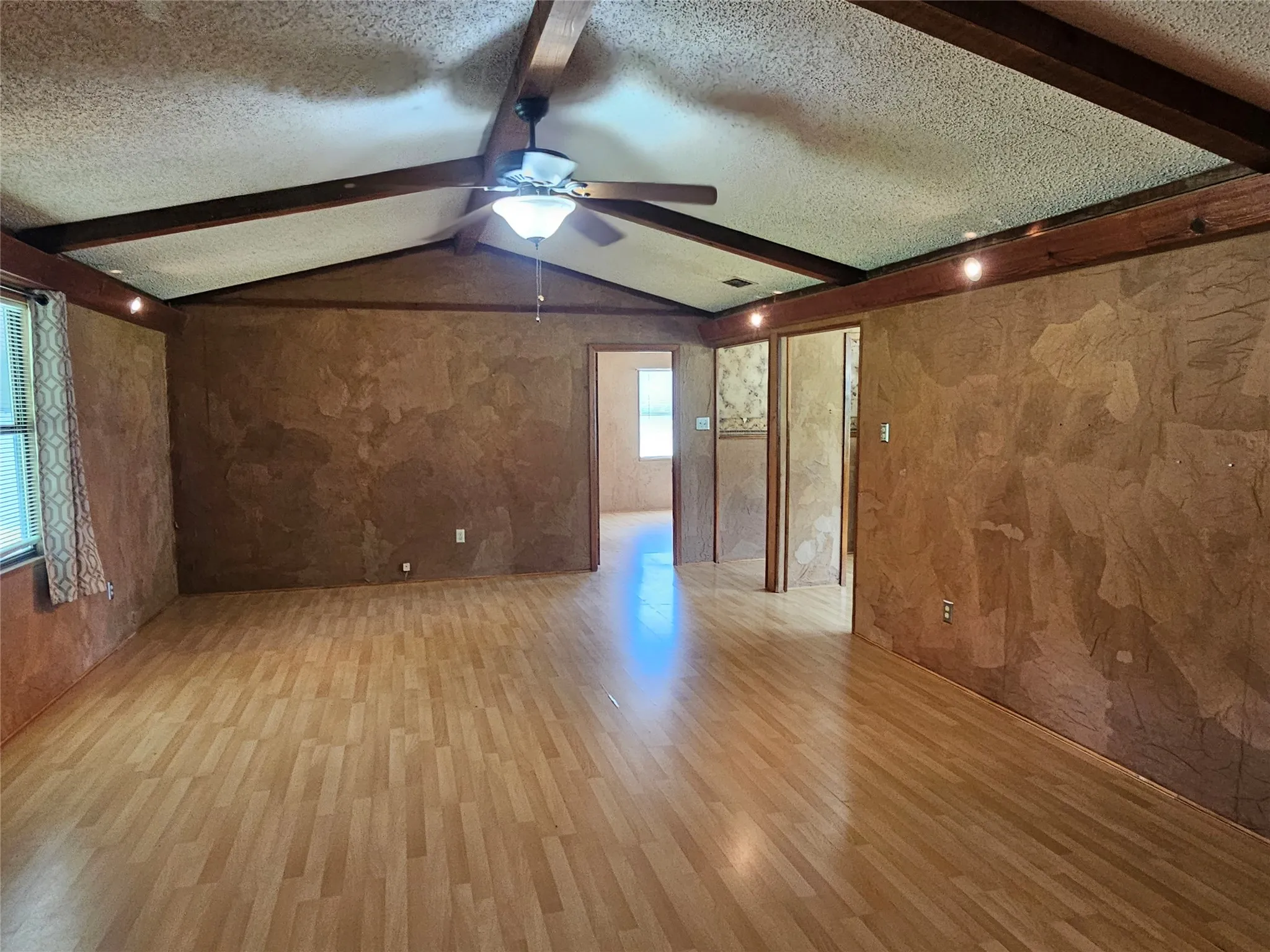 Single Family Residence For Sale in Wood County , 260 County Road 1885, Yantis, Texas 75497, 3 Bedroom, 2 Bathroom, 2 Garage spaces, 2,611 Sqft, built in 1984, Price $285,000, mls#21291244, Real Estate Agent in Yantis, Homes For Sale in Wood county, Homes For Sale in Yantis, Realtor in Yantis Texas, Real Estate Brokerage Independent Realty Texas, Luminita Cordes Realtor