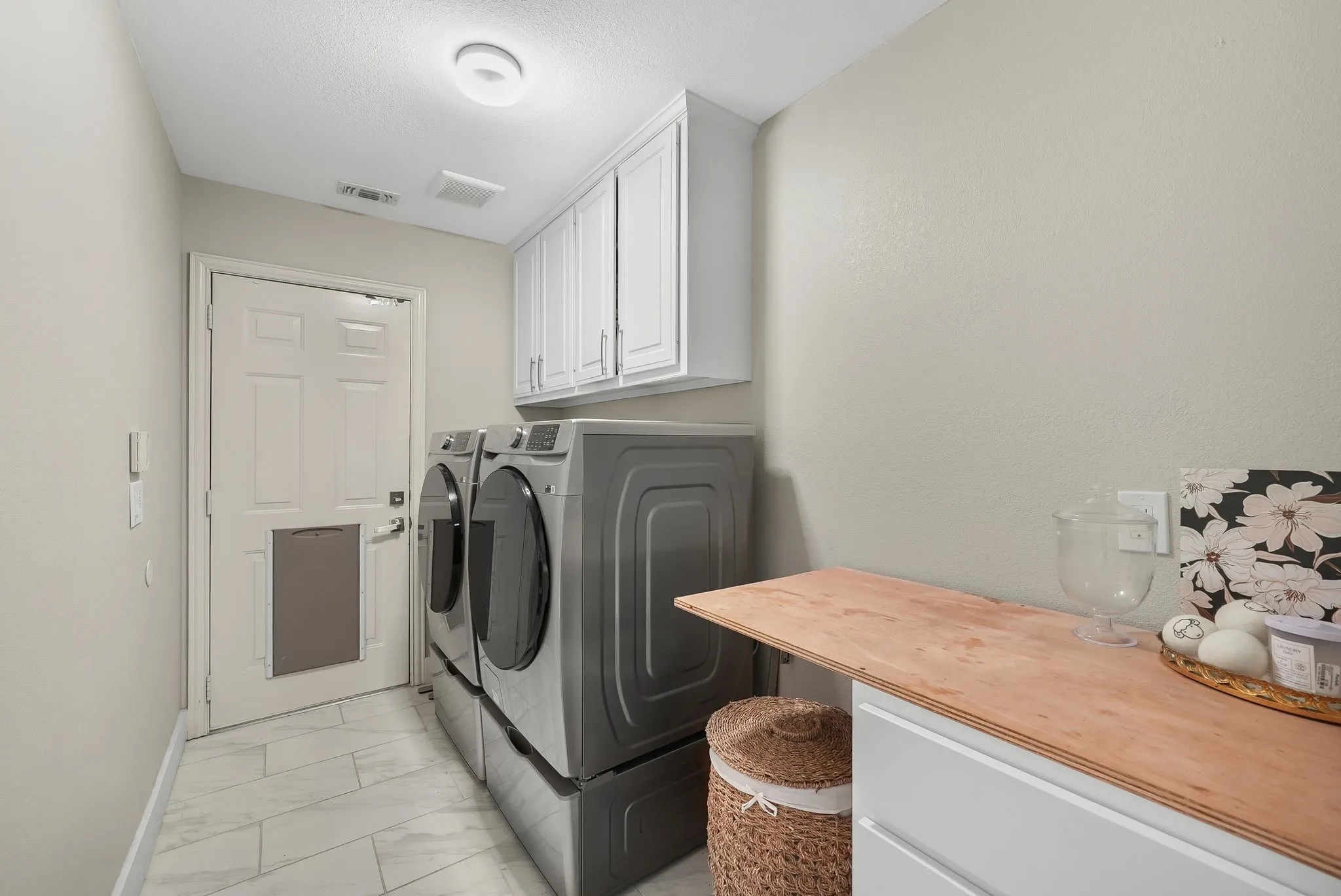 Single Family Residence For Sale in Collin County , 1107 Springfield Lane, Allen, Texas 75002, 4 Bedroom, 3 Bathroom, 2 Garage spaces, 2,831 Sqft, built in 1993, mls#21292593, Real Estate Agent in Allen, Homes For Sale in Collin county, Homes For Sale in Allen, Realtor in Allen Texas, Real Estate Brokerage Independent Realty Texas, Luminita Cordes Realtor