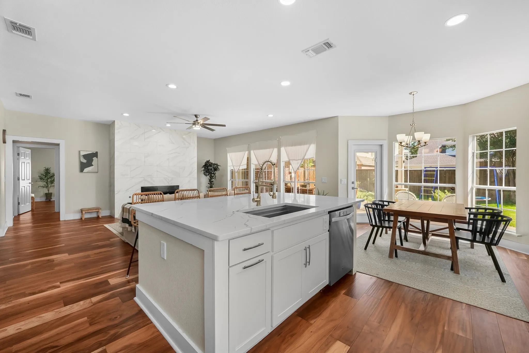 Single Family Residence For Sale in Collin County , 1107 Springfield Lane, Allen, Texas 75002, 4 Bedroom, 3 Bathroom, 2 Garage spaces, 2,831 Sqft, built in 1993, mls#21292593, Real Estate Agent in Allen, Homes For Sale in Collin county, Homes For Sale in Allen, Realtor in Allen Texas, Real Estate Brokerage Independent Realty Texas, Luminita Cordes Realtor