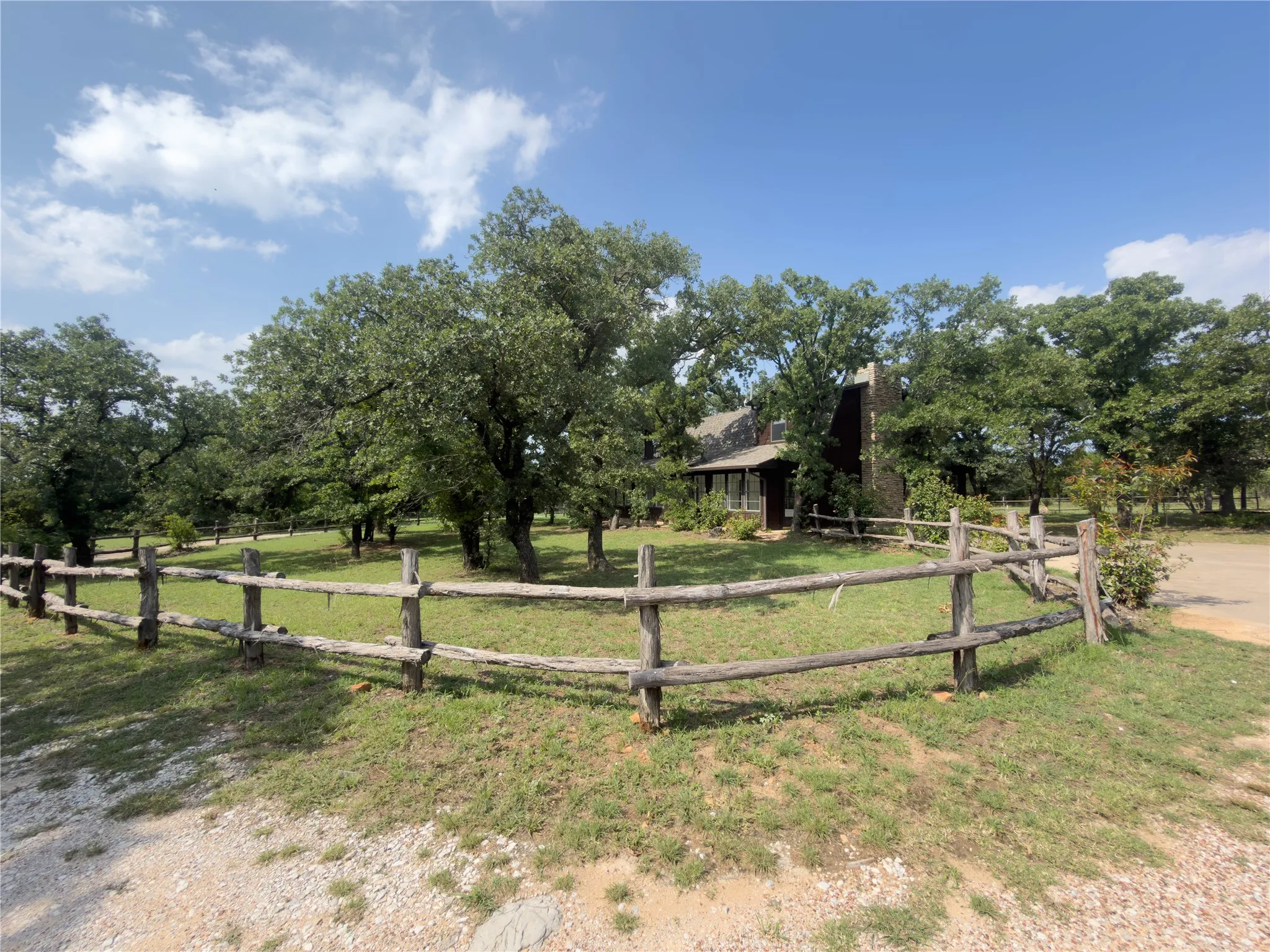 Single Family Residence For Sale in Palo Pinto County , 1102 NE 23rd Street, Mineral Wells, Texas 76067, 3 Bedroom, 2 Bathroom, Garage spaces, 2,080 Sqft, built in 1989, mls#21292349, Real Estate Agent in Mineral Wells, Homes For Sale in Palo Pinto county, Homes For Sale in Mineral Wells, Realtor in Mineral Wells Texas, Real Estate Brokerage Independent Realty Texas, Luminita Cordes Realtor