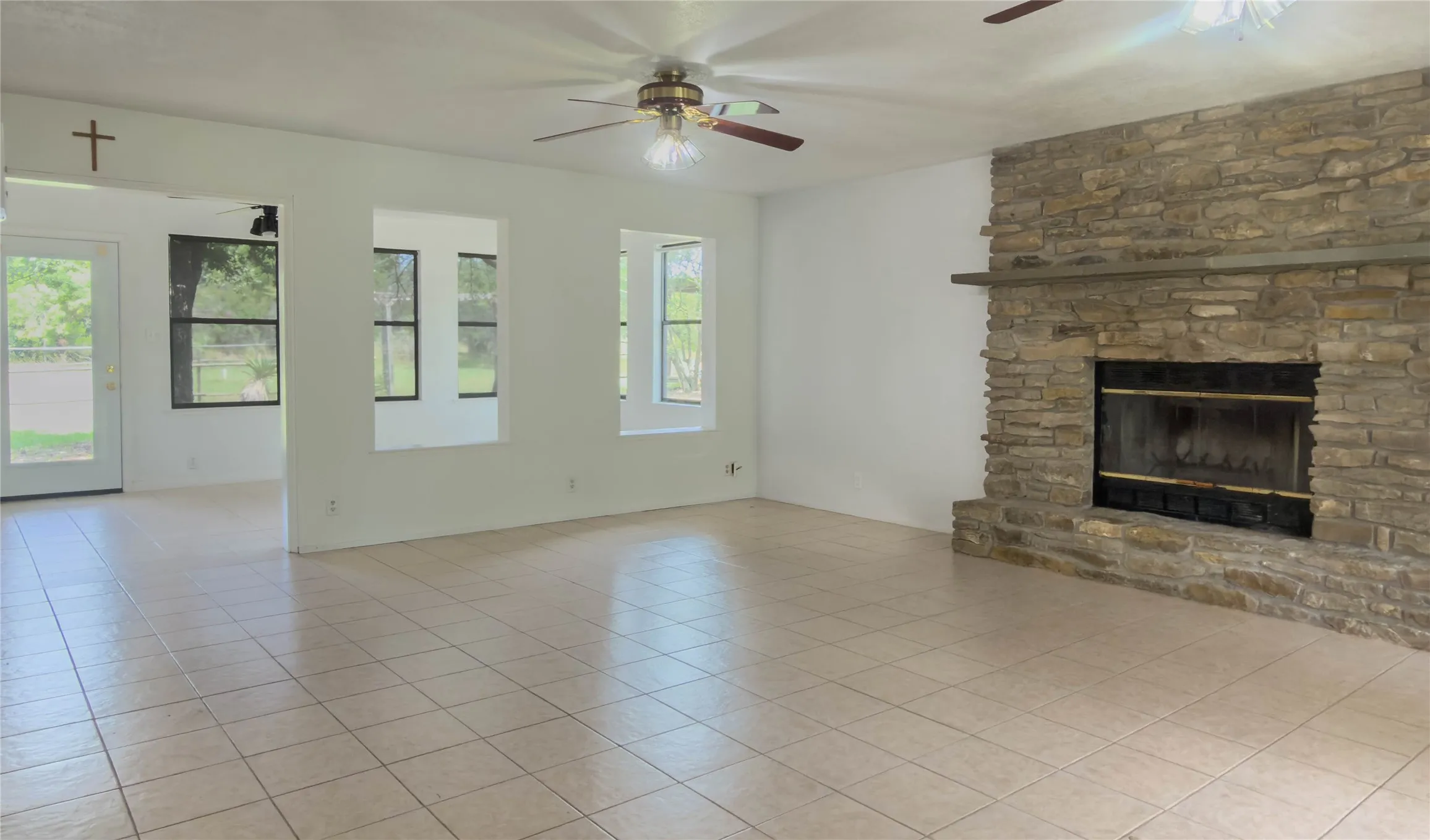 Single Family Residence For Sale in Palo Pinto County , 1102 NE 23rd Street, Mineral Wells, Texas 76067, 3 Bedroom, 2 Bathroom, Garage spaces, 2,080 Sqft, built in 1989, mls#21292349, Real Estate Agent in Mineral Wells, Homes For Sale in Palo Pinto county, Homes For Sale in Mineral Wells, Realtor in Mineral Wells Texas, Real Estate Brokerage Independent Realty Texas, Luminita Cordes Realtor