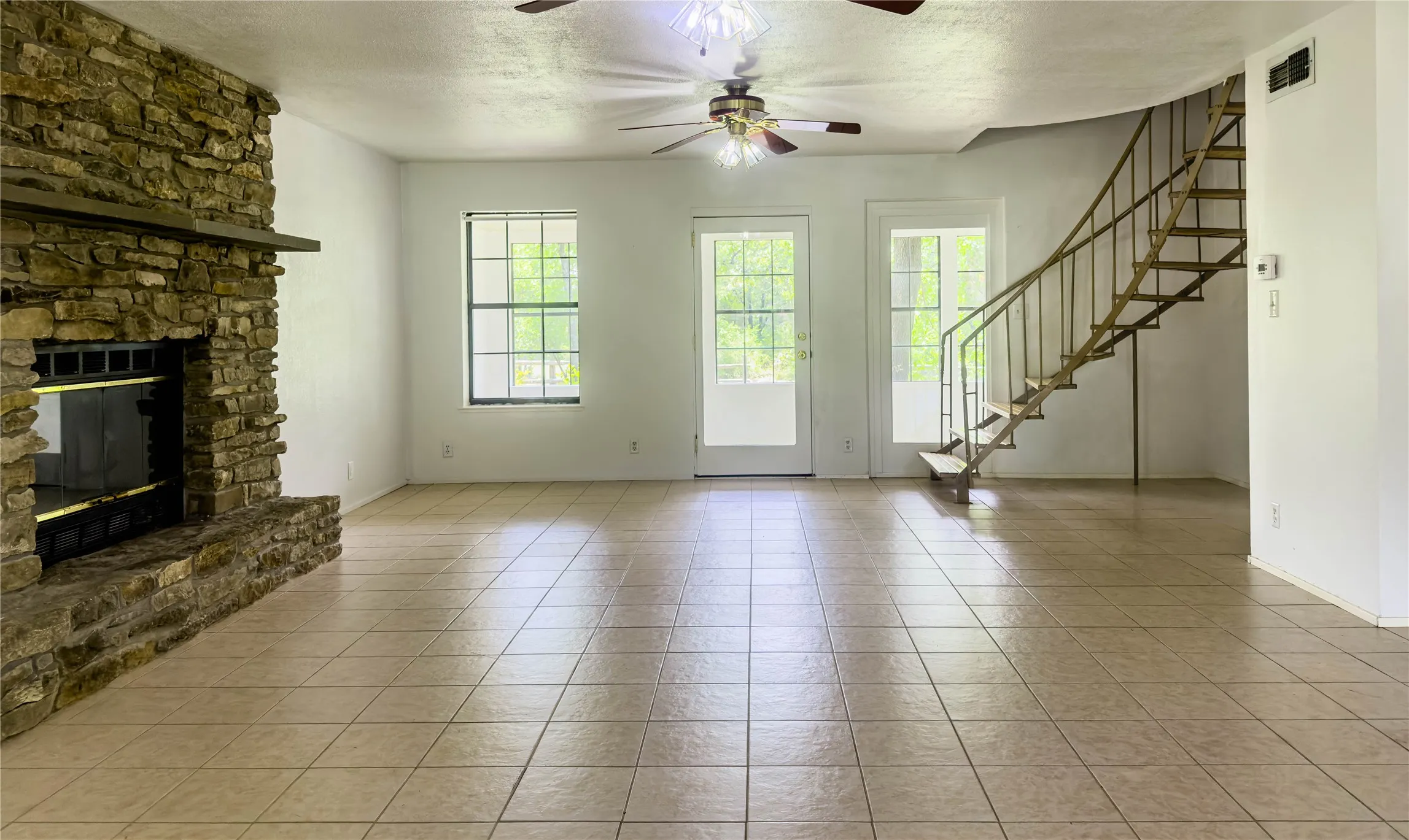 Single Family Residence For Sale in Palo Pinto County , 1102 NE 23rd Street, Mineral Wells, Texas 76067, 3 Bedroom, 2 Bathroom, Garage spaces, 2,080 Sqft, built in 1989, mls#21292349, Real Estate Agent in Mineral Wells, Homes For Sale in Palo Pinto county, Homes For Sale in Mineral Wells, Realtor in Mineral Wells Texas, Real Estate Brokerage Independent Realty Texas, Luminita Cordes Realtor