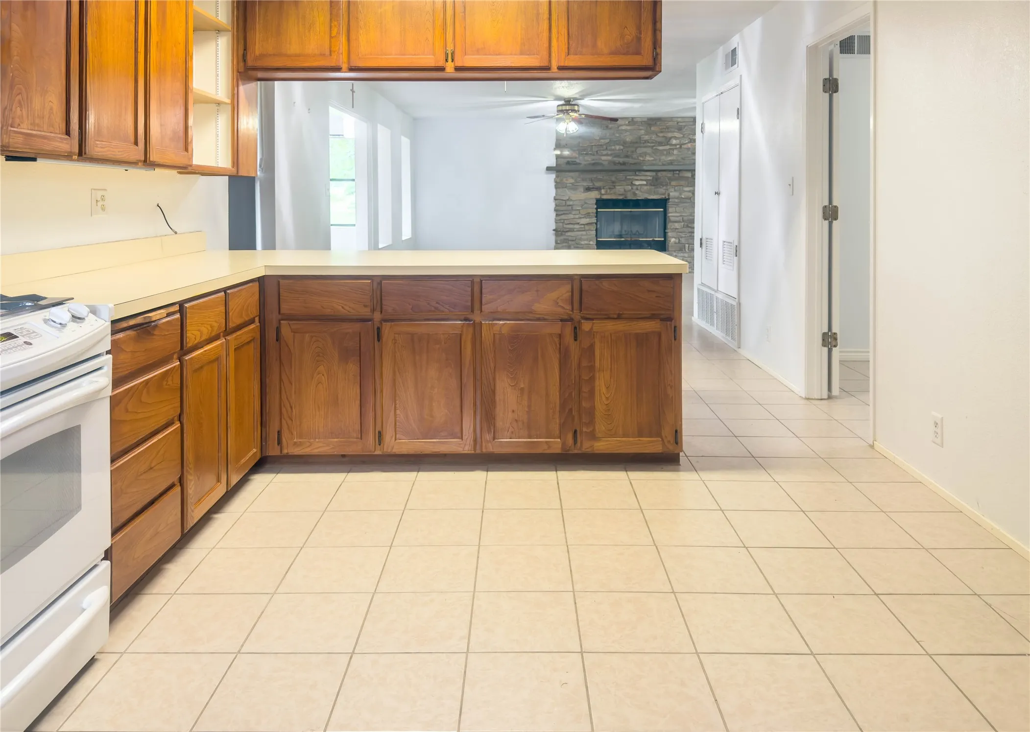 Single Family Residence For Sale in Palo Pinto County , 1102 NE 23rd Street, Mineral Wells, Texas 76067, 3 Bedroom, 2 Bathroom, Garage spaces, 2,080 Sqft, built in 1989, mls#21292349, Real Estate Agent in Mineral Wells, Homes For Sale in Palo Pinto county, Homes For Sale in Mineral Wells, Realtor in Mineral Wells Texas, Real Estate Brokerage Independent Realty Texas, Luminita Cordes Realtor