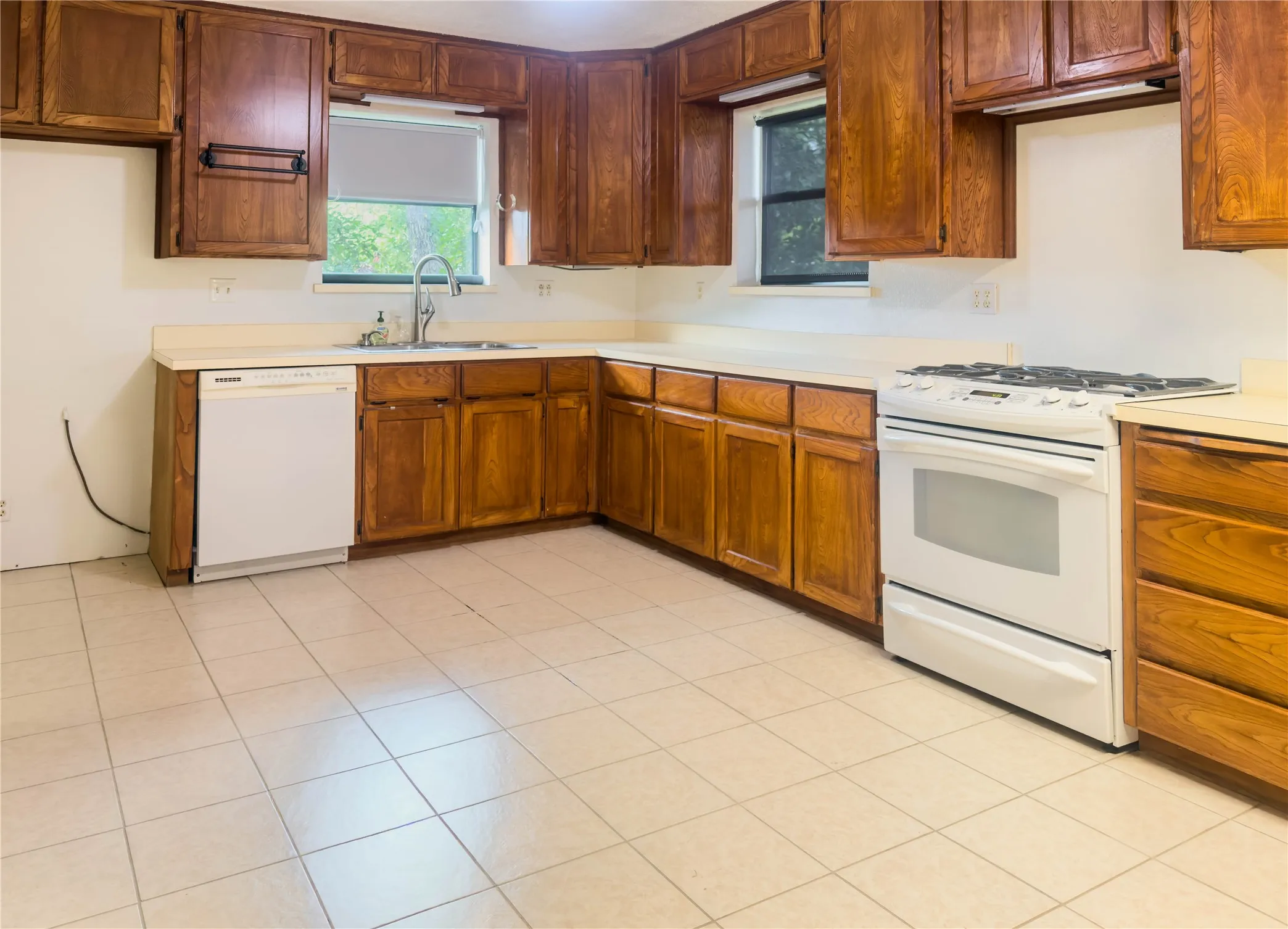 Single Family Residence For Sale in Palo Pinto County , 1102 NE 23rd Street, Mineral Wells, Texas 76067, 3 Bedroom, 2 Bathroom, Garage spaces, 2,080 Sqft, built in 1989, mls#21292349, Real Estate Agent in Mineral Wells, Homes For Sale in Palo Pinto county, Homes For Sale in Mineral Wells, Realtor in Mineral Wells Texas, Real Estate Brokerage Independent Realty Texas, Luminita Cordes Realtor