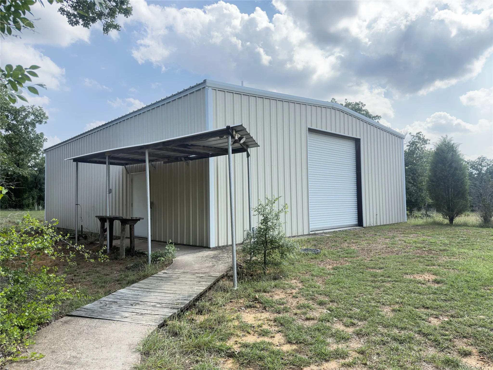 Single Family Residence For Sale in Palo Pinto County , 1102 NE 23rd Street, Mineral Wells, Texas 76067, 3 Bedroom, 2 Bathroom, Garage spaces, 2,080 Sqft, built in 1989, mls#21292349, Real Estate Agent in Mineral Wells, Homes For Sale in Palo Pinto county, Homes For Sale in Mineral Wells, Realtor in Mineral Wells Texas, Real Estate Brokerage Independent Realty Texas, Luminita Cordes Realtor