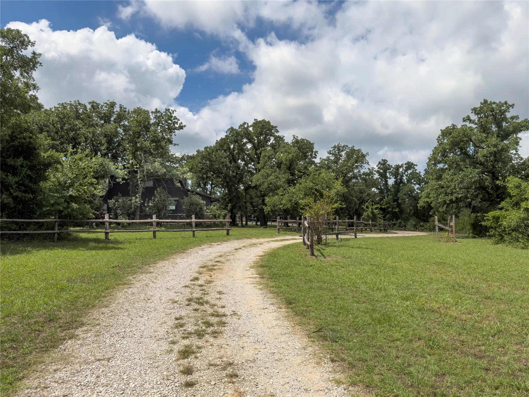Single Family Residence For Sale in Palo Pinto County , 1102 NE 23rd Street, Mineral Wells, Texas 76067, 3 Bedroom, 2 Bathroom, Garage spaces, 2,080 Sqft, built in 1989, mls#21292349, Real Estate Agent in Mineral Wells, Homes For Sale in Palo Pinto county, Homes For Sale in Mineral Wells, Realtor in Mineral Wells Texas, Real Estate Brokerage Independent Realty Texas, Luminita Cordes Realtor