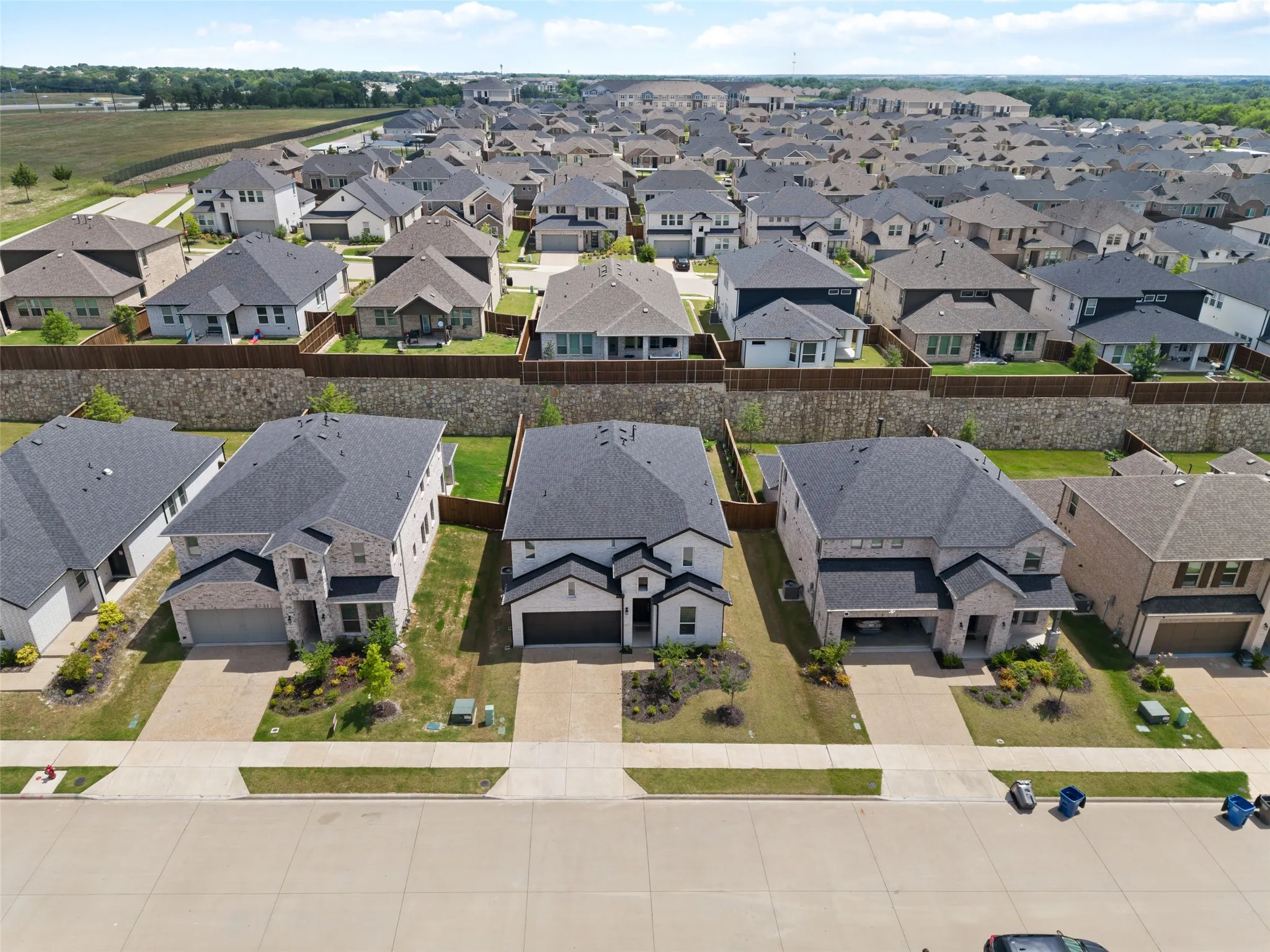 Single Family Residence For Sale in Collin County , 207 Midnight Trail, Melissa, Texas 75454, 5 Bedroom, 4 Bathroom, 3 Garage spaces, 2,881 Sqft, built in 2023, mls#21280165, Real Estate Agent in Melissa, Homes For Sale in Collin county, Homes For Sale in Melissa, Realtor in Melissa Texas, Real Estate Brokerage Independent Realty Texas, Luminita Cordes Realtor