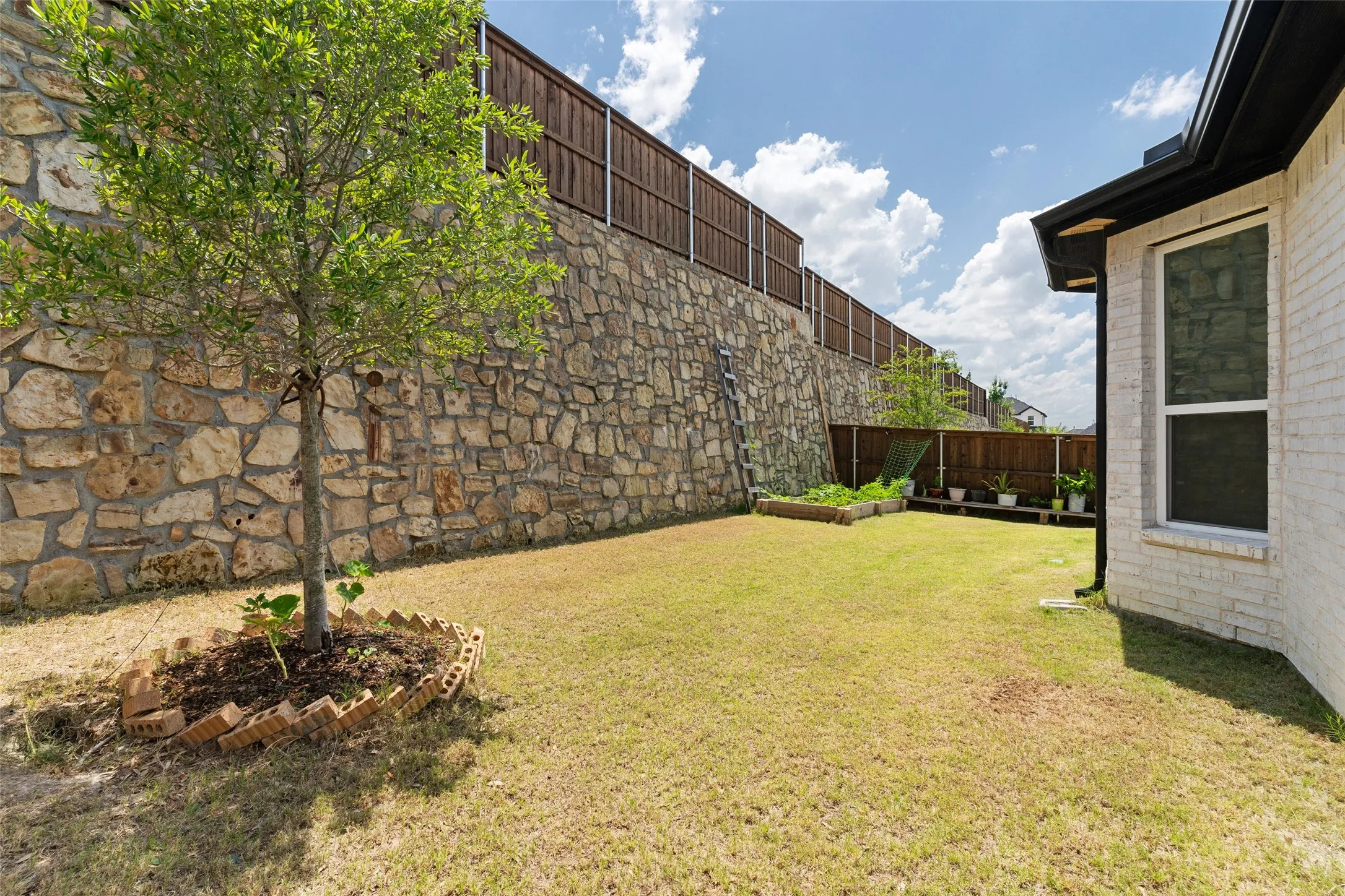 Single Family Residence For Sale in Collin County , 207 Midnight Trail, Melissa, Texas 75454, 5 Bedroom, 4 Bathroom, 3 Garage spaces, 2,881 Sqft, built in 2023, mls#21280165, Real Estate Agent in Melissa, Homes For Sale in Collin county, Homes For Sale in Melissa, Realtor in Melissa Texas, Real Estate Brokerage Independent Realty Texas, Luminita Cordes Realtor