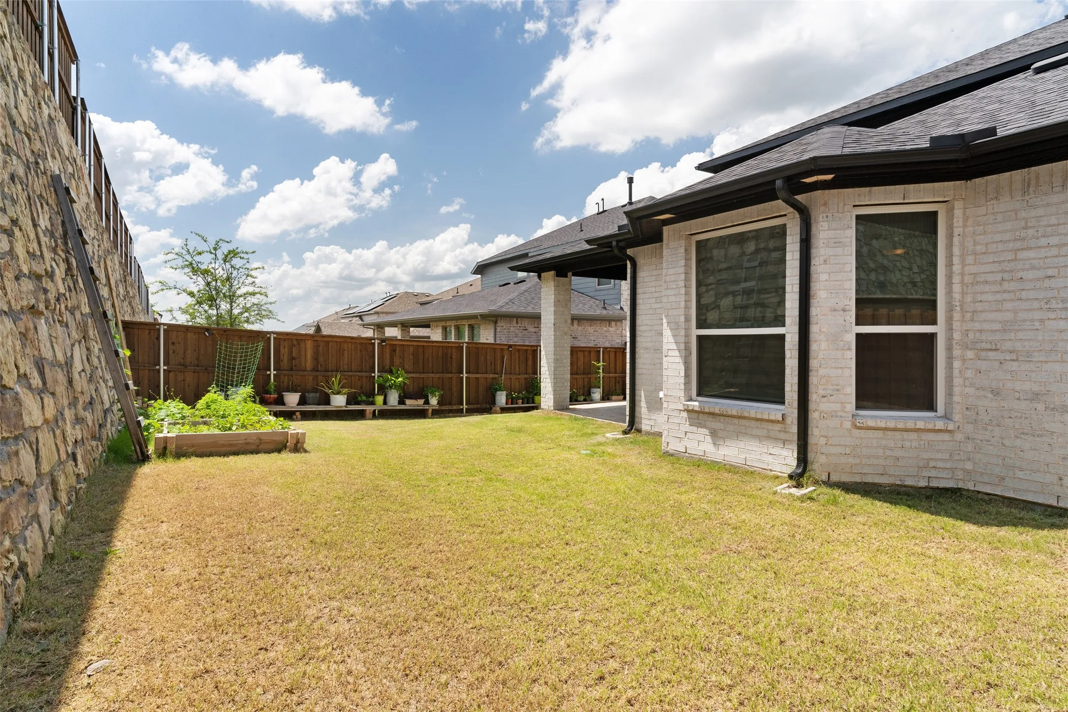 Single Family Residence For Sale in Collin County , 207 Midnight Trail, Melissa, Texas 75454, 5 Bedroom, 4 Bathroom, 3 Garage spaces, 2,881 Sqft, built in 2023, mls#21280165, Real Estate Agent in Melissa, Homes For Sale in Collin county, Homes For Sale in Melissa, Realtor in Melissa Texas, Real Estate Brokerage Independent Realty Texas, Luminita Cordes Realtor