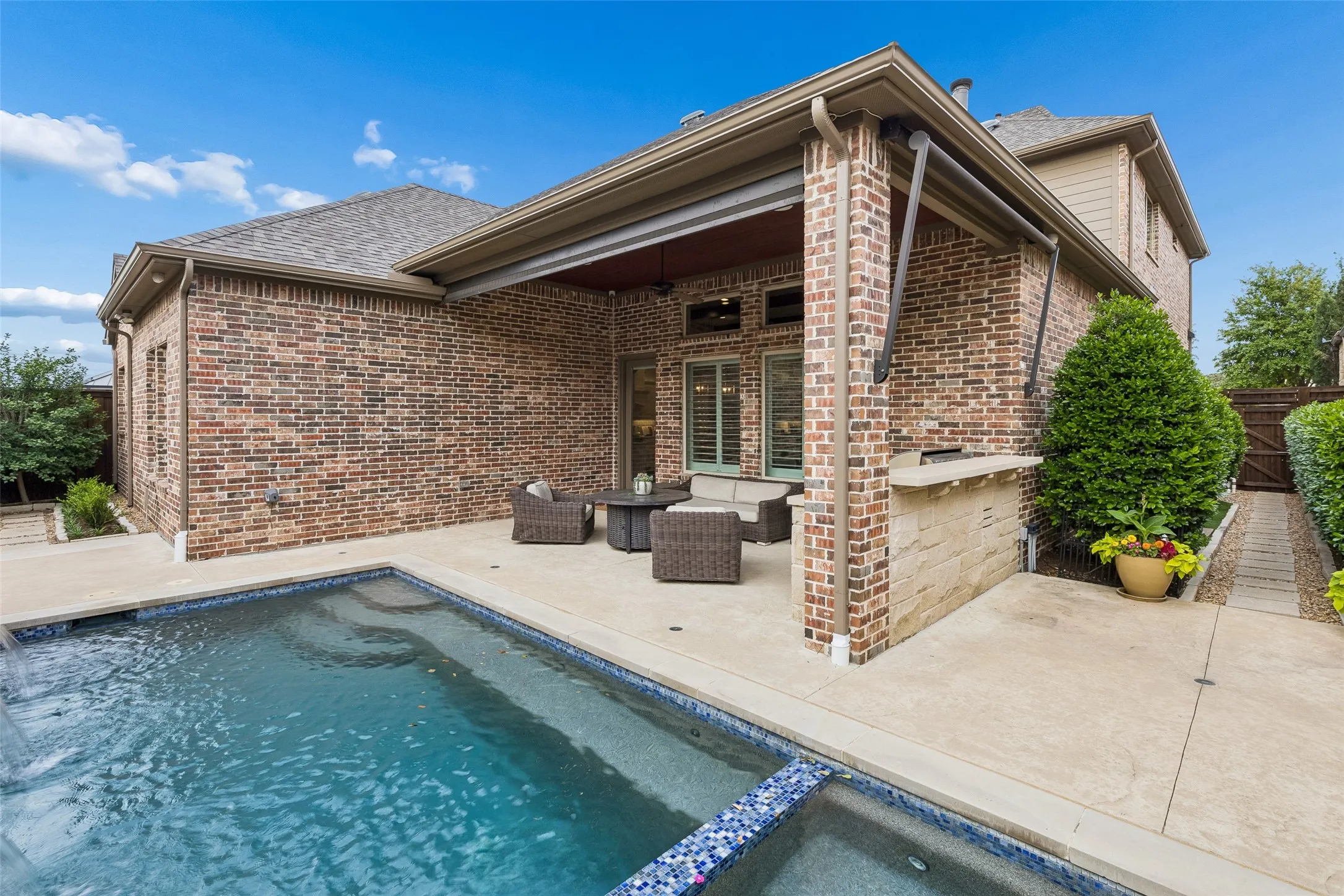 Single Family Residence For Sale in Collin County , 6611 Compton Court, Frisco, Texas 75034, 3 Bedroom, 4 Bathroom, 3 Garage spaces, 3,548 Sqft, built in 2015, mls#21291370, Real Estate Agent in Frisco, Homes For Sale in Collin county, Homes For Sale in Frisco, Realtor in Frisco Texas, Real Estate Brokerage Independent Realty Texas, Luminita Cordes Realtor