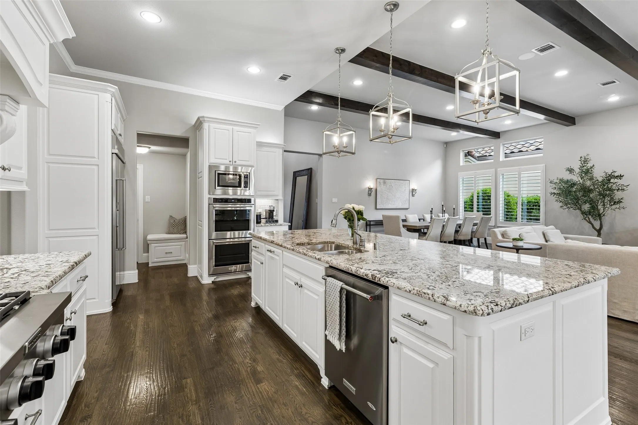 Single Family Residence For Sale in Collin County , 6611 Compton Court, Frisco, Texas 75034, 3 Bedroom, 4 Bathroom, 3 Garage spaces, 3,548 Sqft, built in 2015, mls#21291370, Real Estate Agent in Frisco, Homes For Sale in Collin county, Homes For Sale in Frisco, Realtor in Frisco Texas, Real Estate Brokerage Independent Realty Texas, Luminita Cordes Realtor
