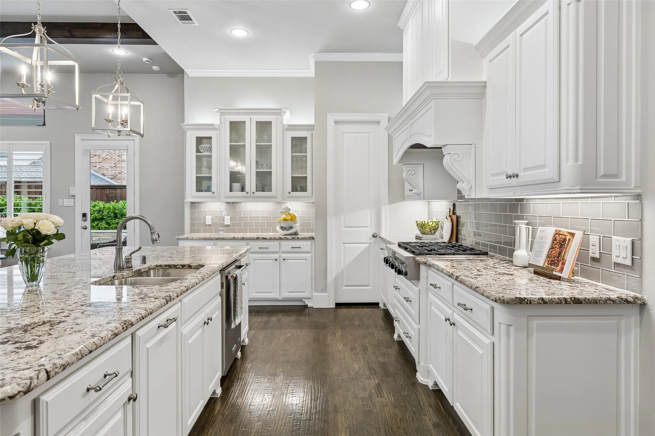 Single Family Residence For Sale in Collin County , 6611 Compton Court, Frisco, Texas 75034, 3 Bedroom, 4 Bathroom, 3 Garage spaces, 3,548 Sqft, built in 2015, mls#21291370, Real Estate Agent in Frisco, Homes For Sale in Collin county, Homes For Sale in Frisco, Realtor in Frisco Texas, Real Estate Brokerage Independent Realty Texas, Luminita Cordes Realtor