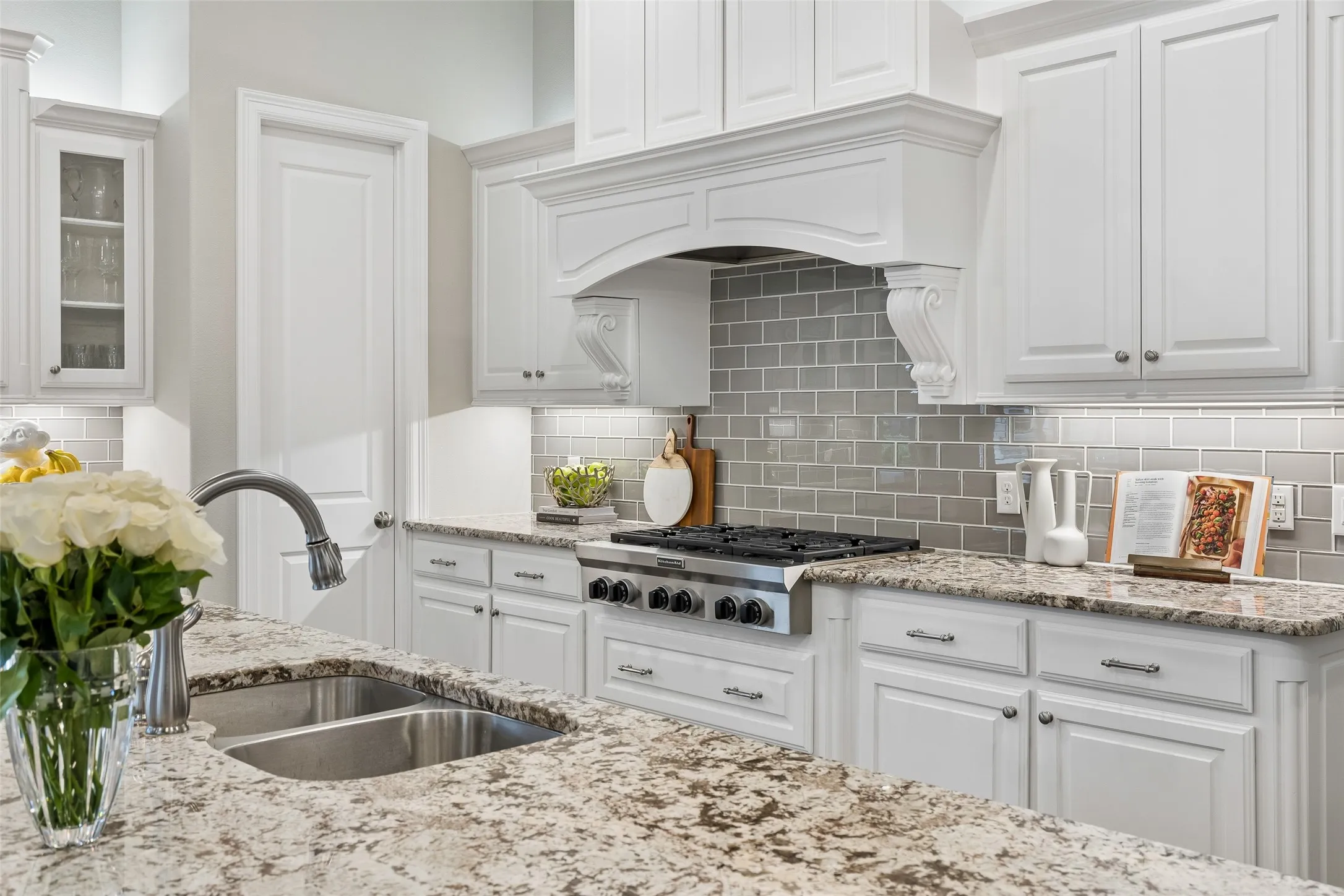 Single Family Residence For Sale in Collin County , 6611 Compton Court, Frisco, Texas 75034, 3 Bedroom, 4 Bathroom, 3 Garage spaces, 3,548 Sqft, built in 2015, mls#21291370, Real Estate Agent in Frisco, Homes For Sale in Collin county, Homes For Sale in Frisco, Realtor in Frisco Texas, Real Estate Brokerage Independent Realty Texas, Luminita Cordes Realtor