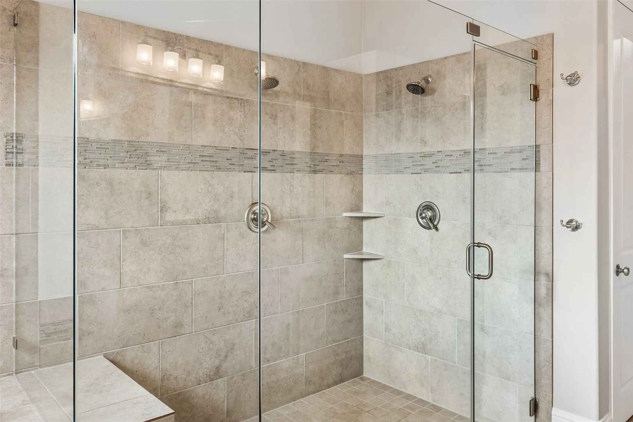 Single Family Residence For Sale in Collin County , 6611 Compton Court, Frisco, Texas 75034, 3 Bedroom, 4 Bathroom, 3 Garage spaces, 3,548 Sqft, built in 2015, mls#21291370, Real Estate Agent in Frisco, Homes For Sale in Collin county, Homes For Sale in Frisco, Realtor in Frisco Texas, Real Estate Brokerage Independent Realty Texas, Luminita Cordes Realtor