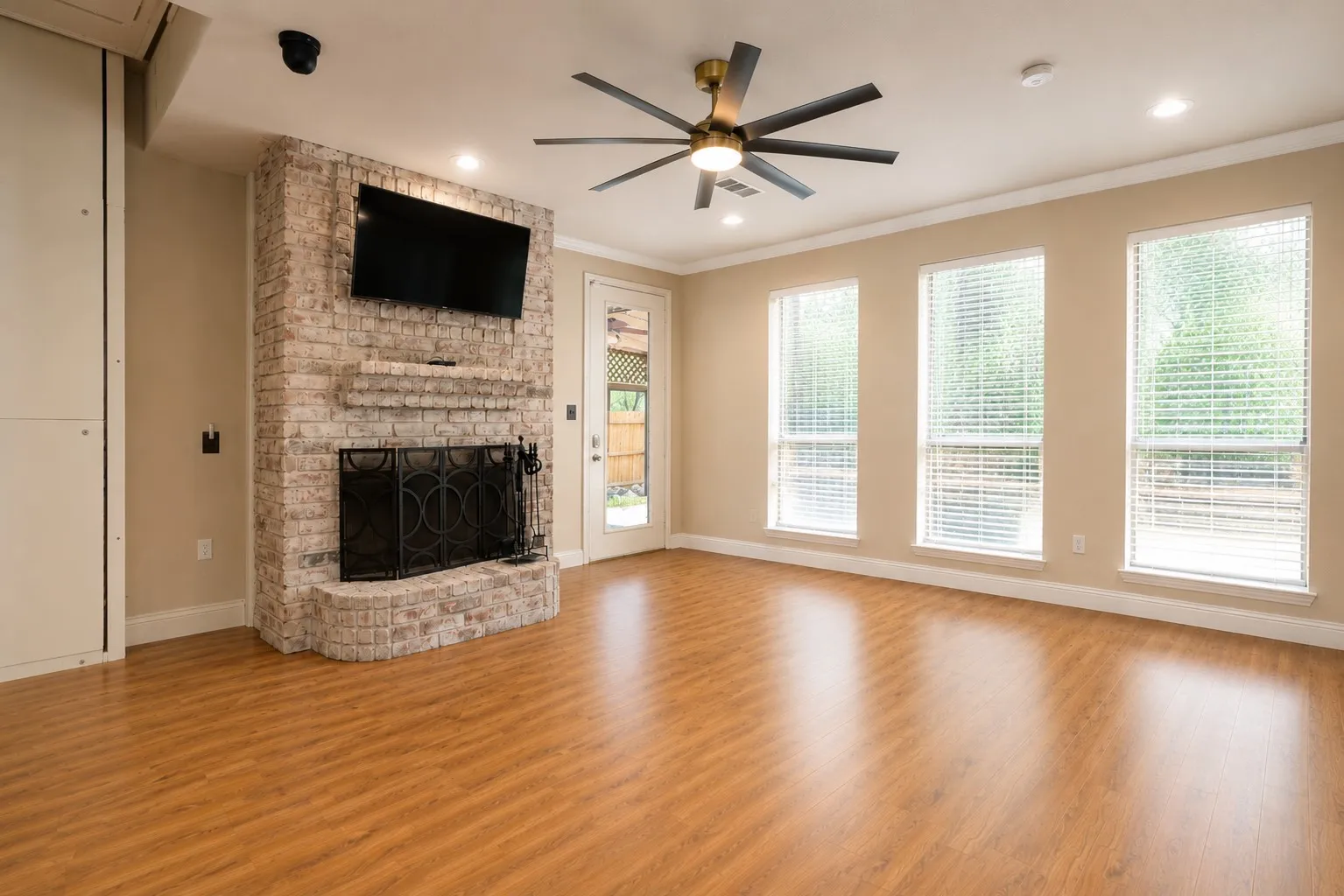 Single Family Residence For Sale in Tarrant County , 609 Trails End Court, Hurst, Texas 76054, 4 Bedroom, 4 Bathroom, 2 Garage spaces, 2,784 Sqft, built in 2002, Price $625,000, mls#21292652, Real Estate Agent in Hurst, Homes For Sale in Tarrant county, Homes For Sale in Hurst, Realtor in Hurst Texas, Real Estate Brokerage Independent Realty Texas, Luminita Cordes Realtor