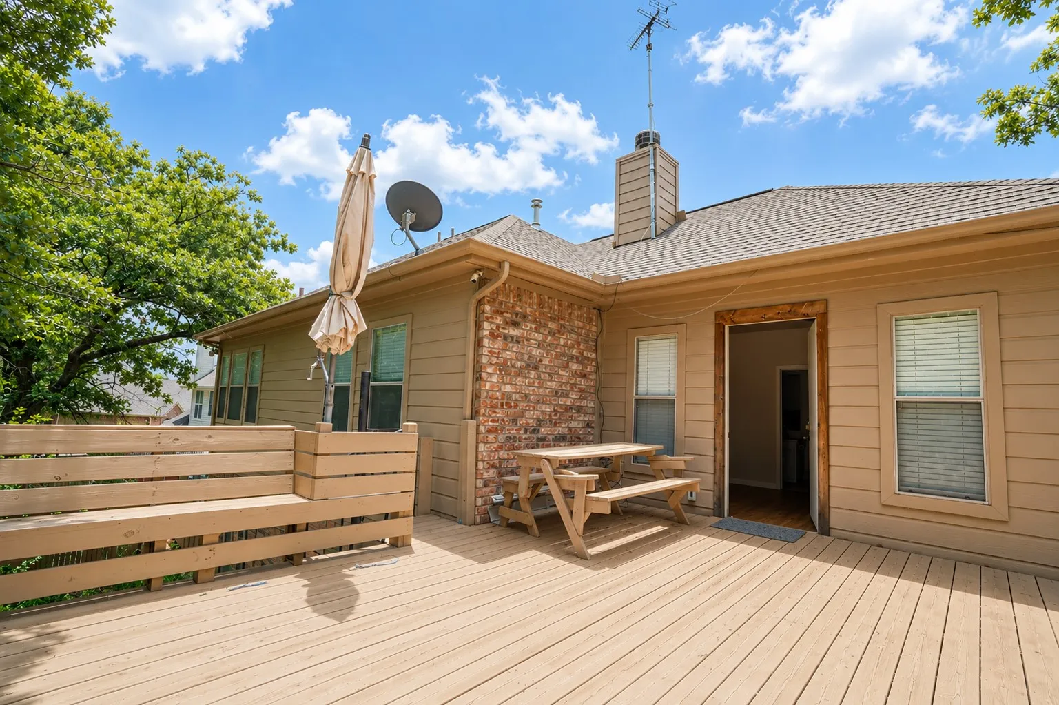 Single Family Residence For Sale in Tarrant County , 609 Trails End Court, Hurst, Texas 76054, 4 Bedroom, 4 Bathroom, 2 Garage spaces, 2,784 Sqft, built in 2002, Price $625,000, mls#21292652, Real Estate Agent in Hurst, Homes For Sale in Tarrant county, Homes For Sale in Hurst, Realtor in Hurst Texas, Real Estate Brokerage Independent Realty Texas, Luminita Cordes Realtor