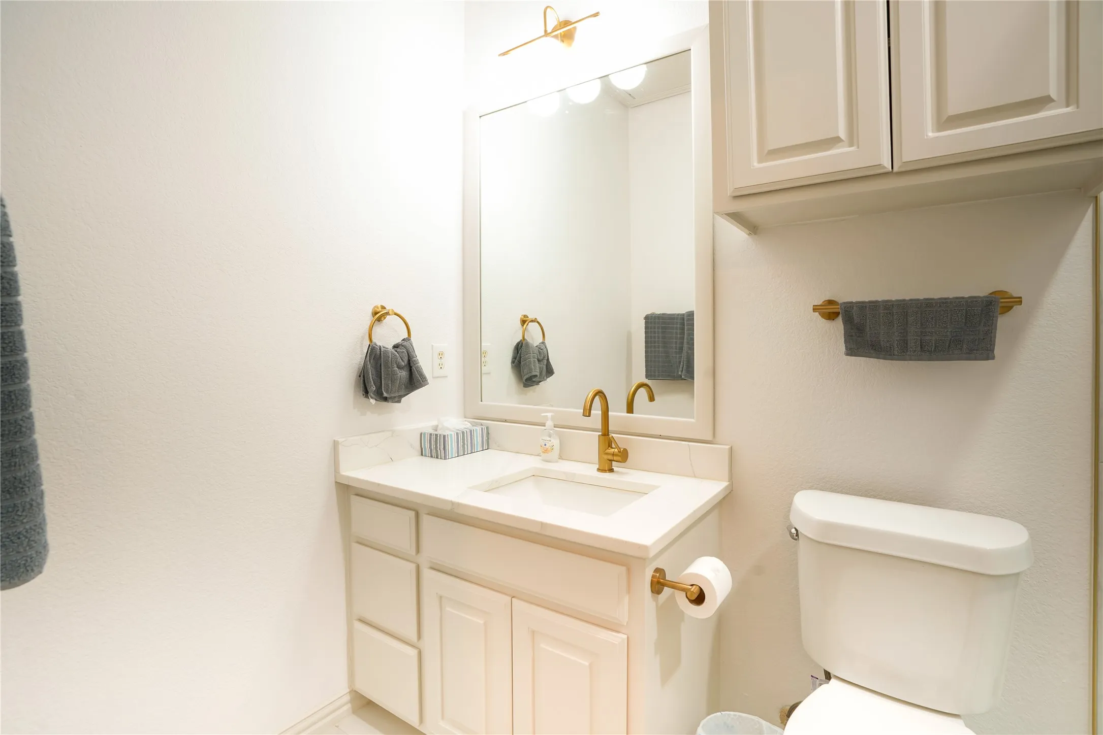Single Family Residence For Sale in Tarrant County , 609 Trails End Court, Hurst, Texas 76054, 4 Bedroom, 4 Bathroom, 2 Garage spaces, 2,784 Sqft, built in 2002, Price $625,000, mls#21292652, Real Estate Agent in Hurst, Homes For Sale in Tarrant county, Homes For Sale in Hurst, Realtor in Hurst Texas, Real Estate Brokerage Independent Realty Texas, Luminita Cordes Realtor