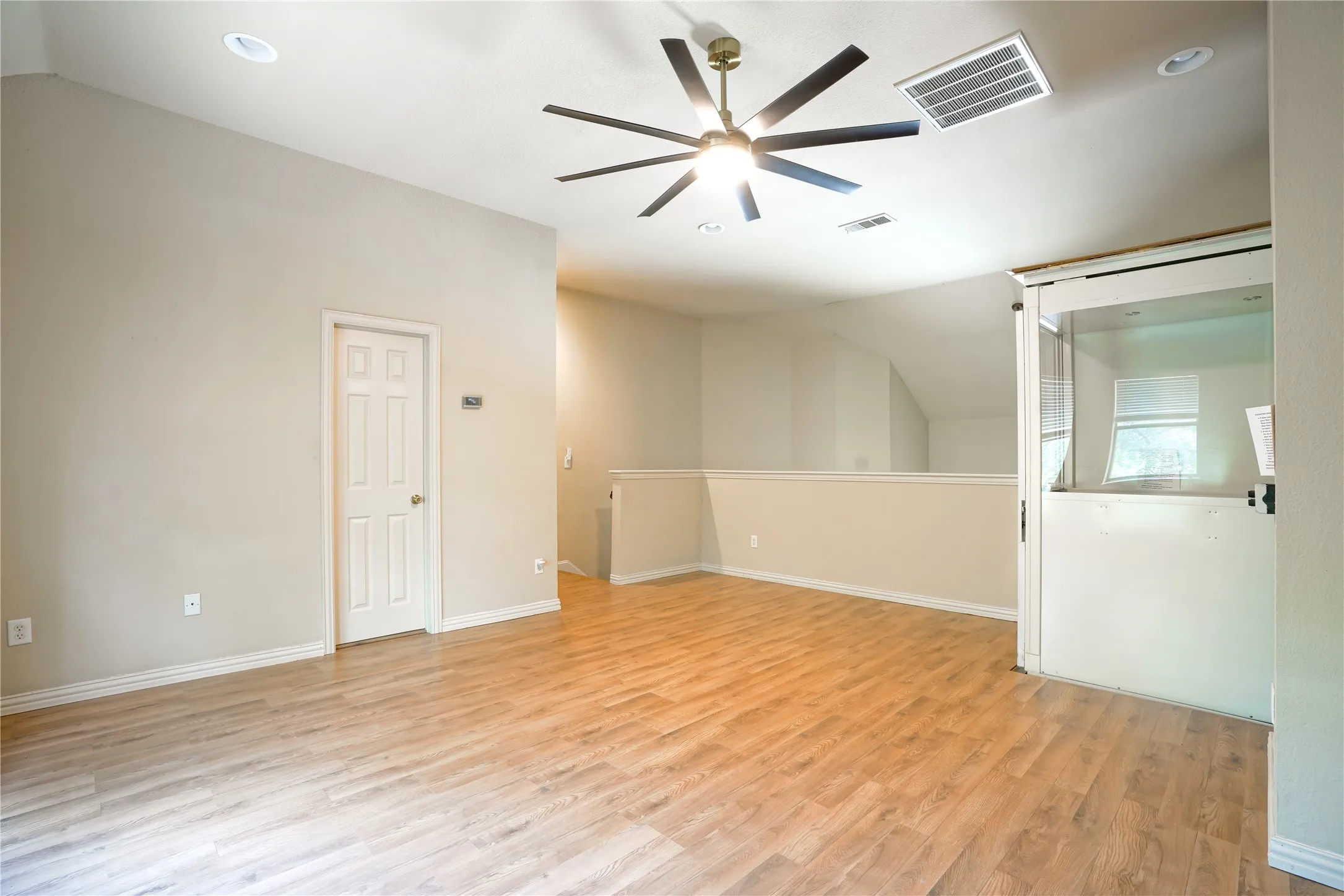 Single Family Residence For Sale in Tarrant County , 609 Trails End Court, Hurst, Texas 76054, 4 Bedroom, 4 Bathroom, 2 Garage spaces, 2,784 Sqft, built in 2002, Price $625,000, mls#21292652, Real Estate Agent in Hurst, Homes For Sale in Tarrant county, Homes For Sale in Hurst, Realtor in Hurst Texas, Real Estate Brokerage Independent Realty Texas, Luminita Cordes Realtor