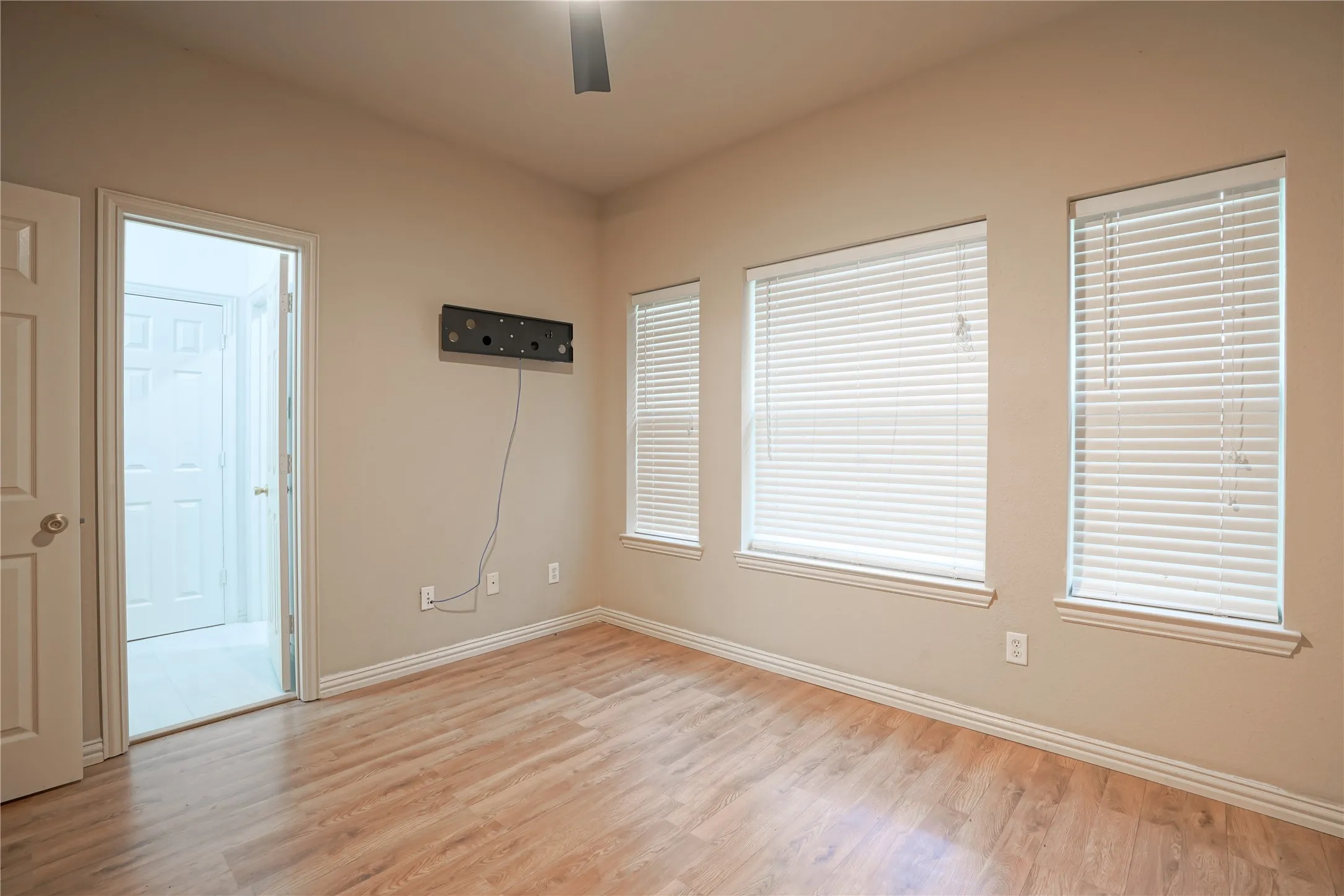 Single Family Residence For Sale in Tarrant County , 609 Trails End Court, Hurst, Texas 76054, 4 Bedroom, 4 Bathroom, 2 Garage spaces, 2,784 Sqft, built in 2002, Price $625,000, mls#21292652, Real Estate Agent in Hurst, Homes For Sale in Tarrant county, Homes For Sale in Hurst, Realtor in Hurst Texas, Real Estate Brokerage Independent Realty Texas, Luminita Cordes Realtor
