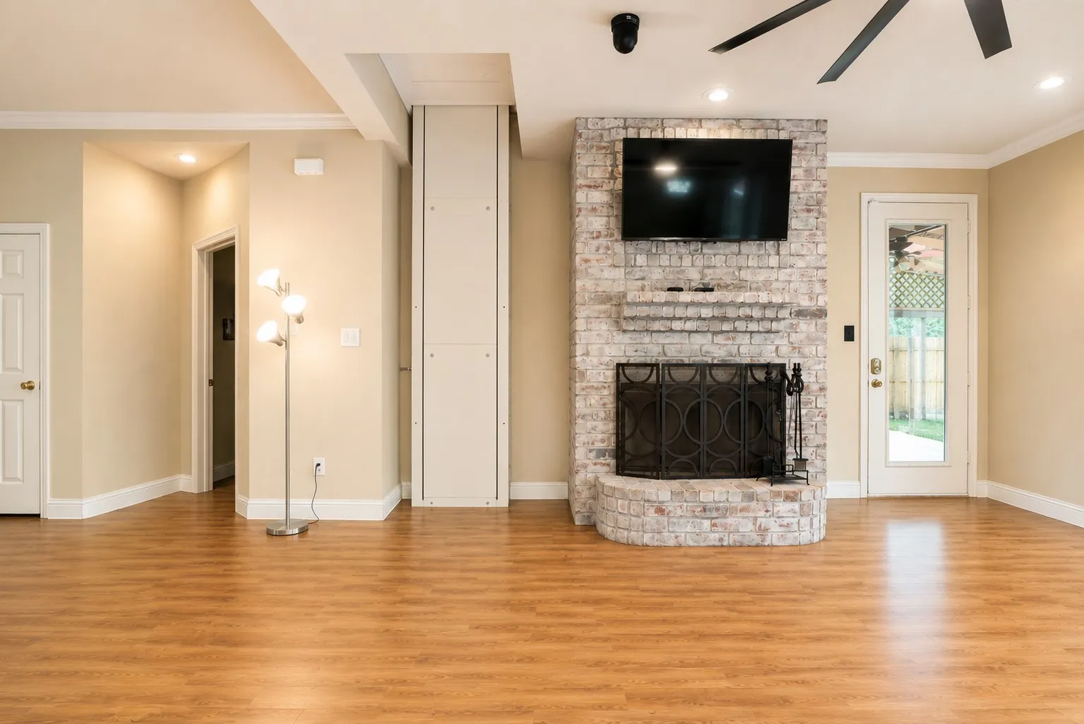 Single Family Residence For Sale in Tarrant County , 609 Trails End Court, Hurst, Texas 76054, 4 Bedroom, 4 Bathroom, 2 Garage spaces, 2,784 Sqft, built in 2002, Price $625,000, mls#21292652, Real Estate Agent in Hurst, Homes For Sale in Tarrant county, Homes For Sale in Hurst, Realtor in Hurst Texas, Real Estate Brokerage Independent Realty Texas, Luminita Cordes Realtor