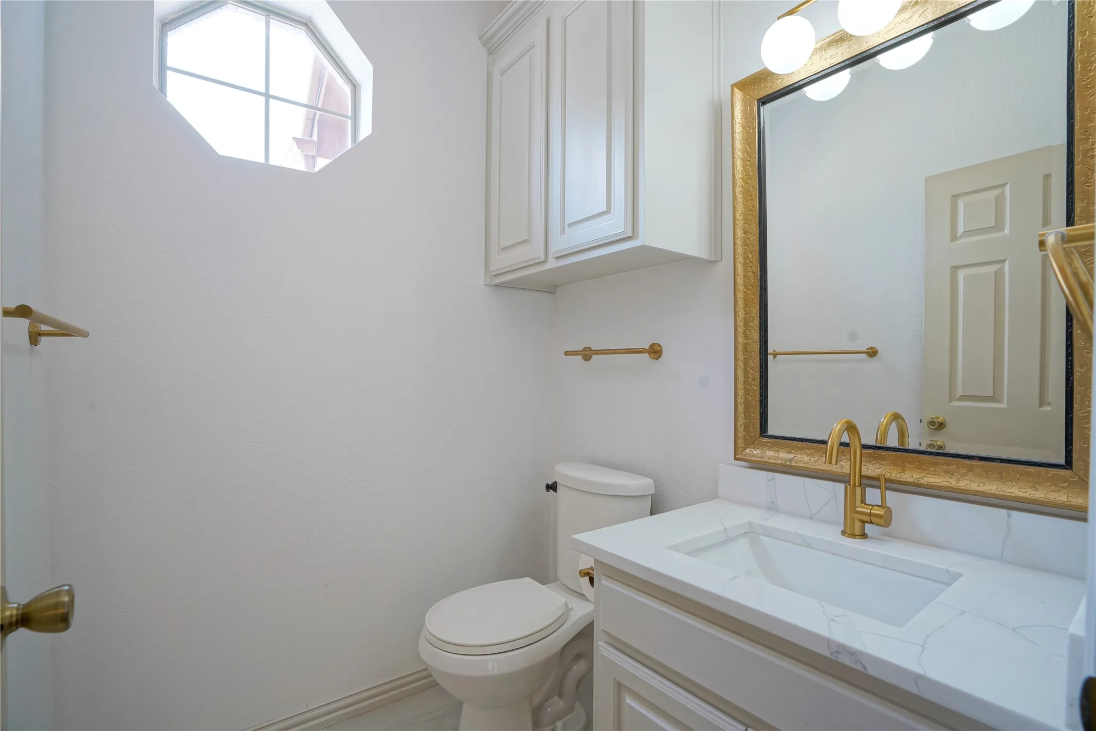 Single Family Residence For Sale in Tarrant County , 609 Trails End Court, Hurst, Texas 76054, 4 Bedroom, 4 Bathroom, 2 Garage spaces, 2,784 Sqft, built in 2002, Price $625,000, mls#21292652, Real Estate Agent in Hurst, Homes For Sale in Tarrant county, Homes For Sale in Hurst, Realtor in Hurst Texas, Real Estate Brokerage Independent Realty Texas, Luminita Cordes Realtor