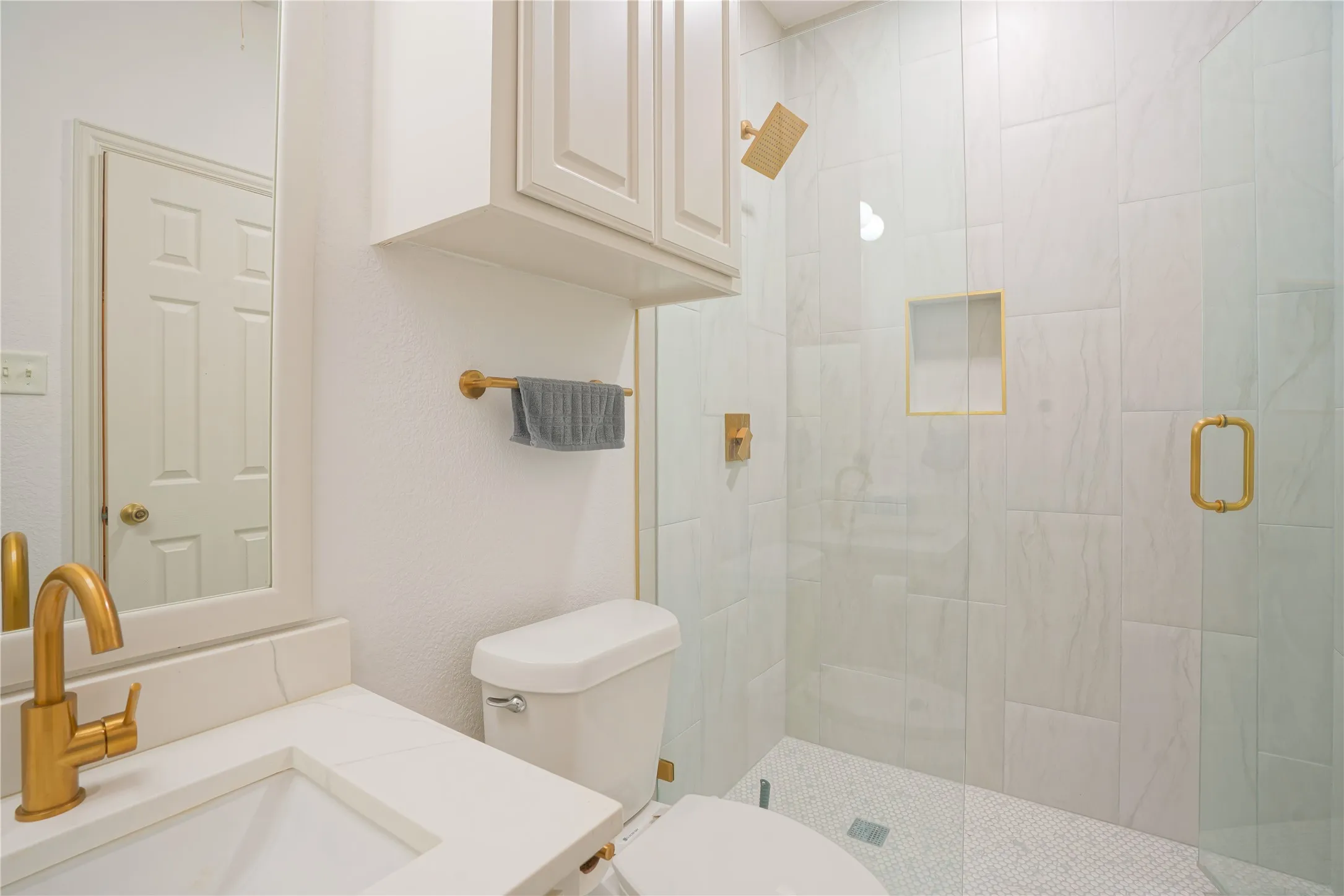 Single Family Residence For Sale in Tarrant County , 609 Trails End Court, Hurst, Texas 76054, 4 Bedroom, 4 Bathroom, 2 Garage spaces, 2,784 Sqft, built in 2002, Price $625,000, mls#21292652, Real Estate Agent in Hurst, Homes For Sale in Tarrant county, Homes For Sale in Hurst, Realtor in Hurst Texas, Real Estate Brokerage Independent Realty Texas, Luminita Cordes Realtor
