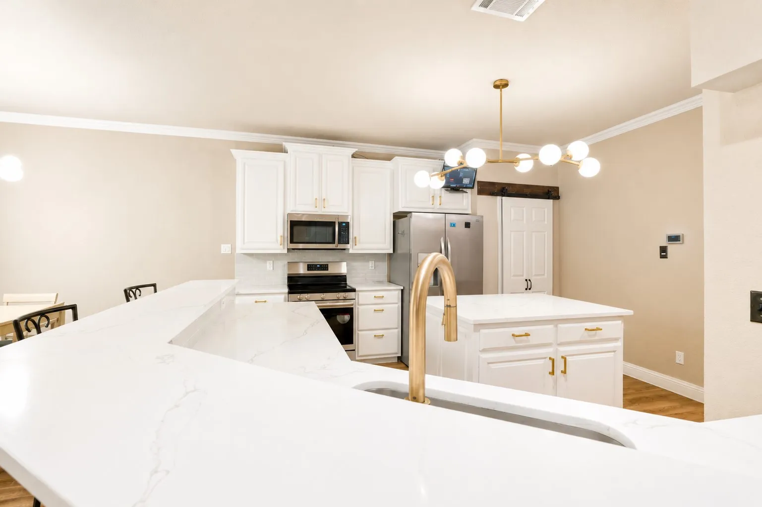 Single Family Residence For Sale in Tarrant County , 609 Trails End Court, Hurst, Texas 76054, 4 Bedroom, 4 Bathroom, 2 Garage spaces, 2,784 Sqft, built in 2002, Price $625,000, mls#21292652, Real Estate Agent in Hurst, Homes For Sale in Tarrant county, Homes For Sale in Hurst, Realtor in Hurst Texas, Real Estate Brokerage Independent Realty Texas, Luminita Cordes Realtor
