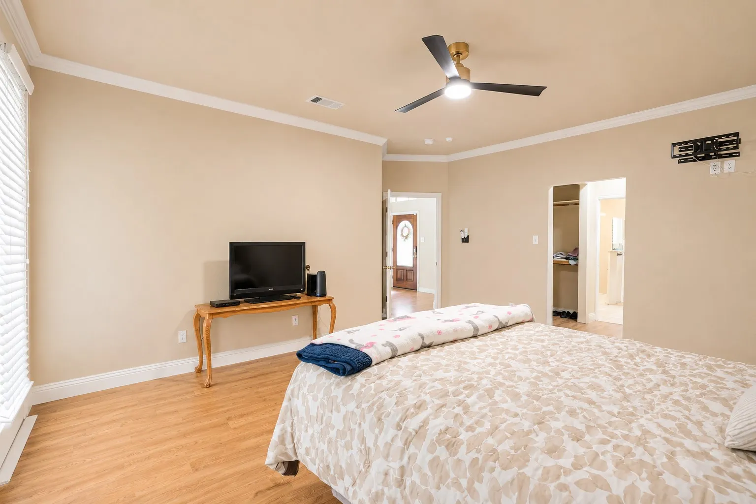 Single Family Residence For Sale in Tarrant County , 609 Trails End Court, Hurst, Texas 76054, 4 Bedroom, 4 Bathroom, 2 Garage spaces, 2,784 Sqft, built in 2002, Price $625,000, mls#21292652, Real Estate Agent in Hurst, Homes For Sale in Tarrant county, Homes For Sale in Hurst, Realtor in Hurst Texas, Real Estate Brokerage Independent Realty Texas, Luminita Cordes Realtor