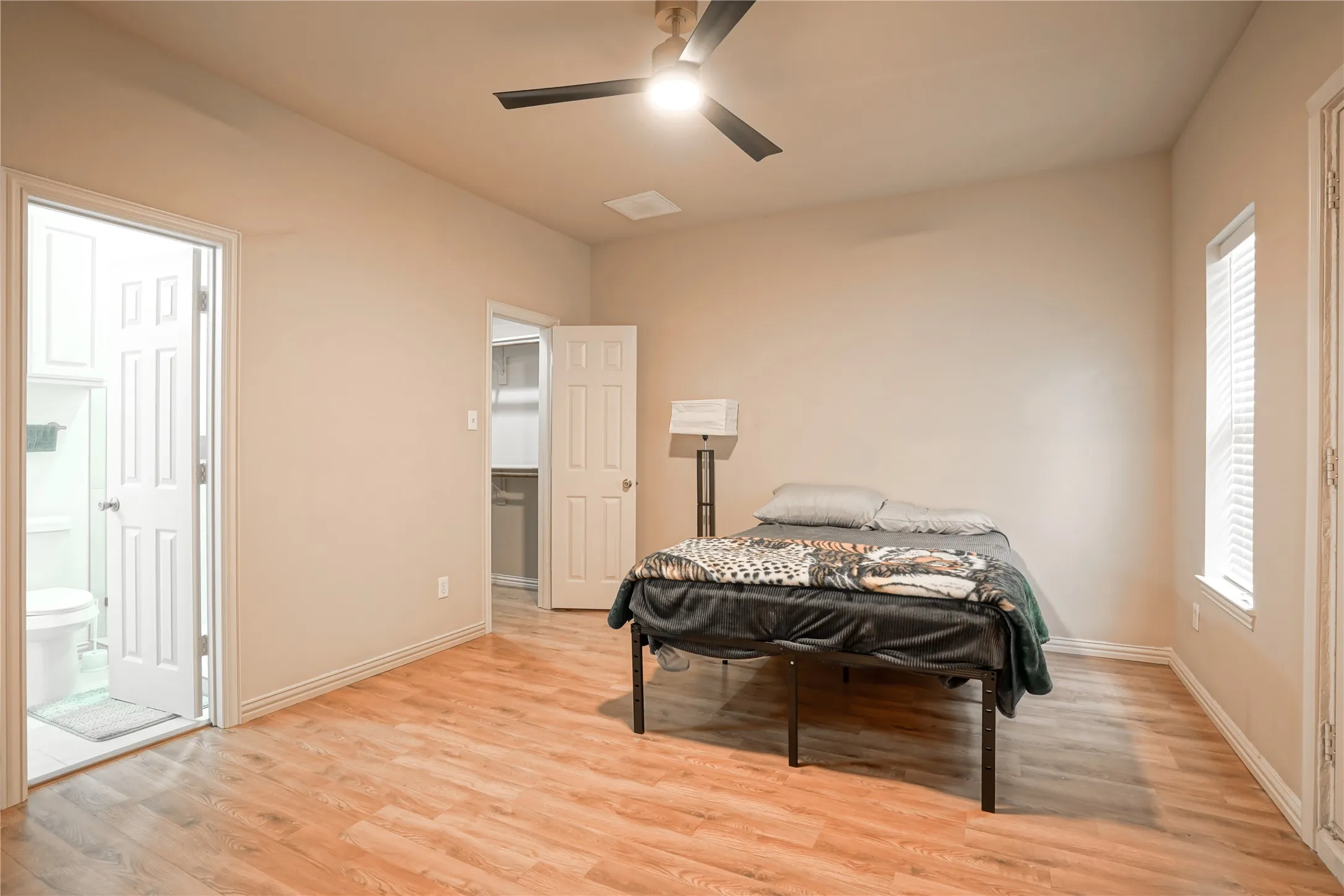 Single Family Residence For Sale in Tarrant County , 609 Trails End Court, Hurst, Texas 76054, 4 Bedroom, 4 Bathroom, 2 Garage spaces, 2,784 Sqft, built in 2002, Price $625,000, mls#21292652, Real Estate Agent in Hurst, Homes For Sale in Tarrant county, Homes For Sale in Hurst, Realtor in Hurst Texas, Real Estate Brokerage Independent Realty Texas, Luminita Cordes Realtor