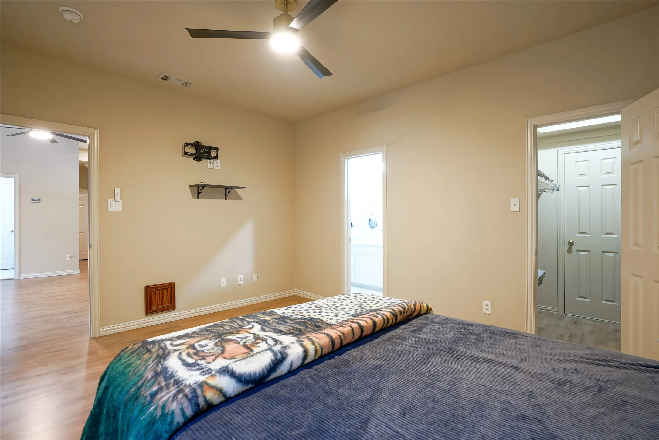 Single Family Residence For Sale in Tarrant County , 609 Trails End Court, Hurst, Texas 76054, 4 Bedroom, 4 Bathroom, 2 Garage spaces, 2,784 Sqft, built in 2002, Price $625,000, mls#21292652, Real Estate Agent in Hurst, Homes For Sale in Tarrant county, Homes For Sale in Hurst, Realtor in Hurst Texas, Real Estate Brokerage Independent Realty Texas, Luminita Cordes Realtor