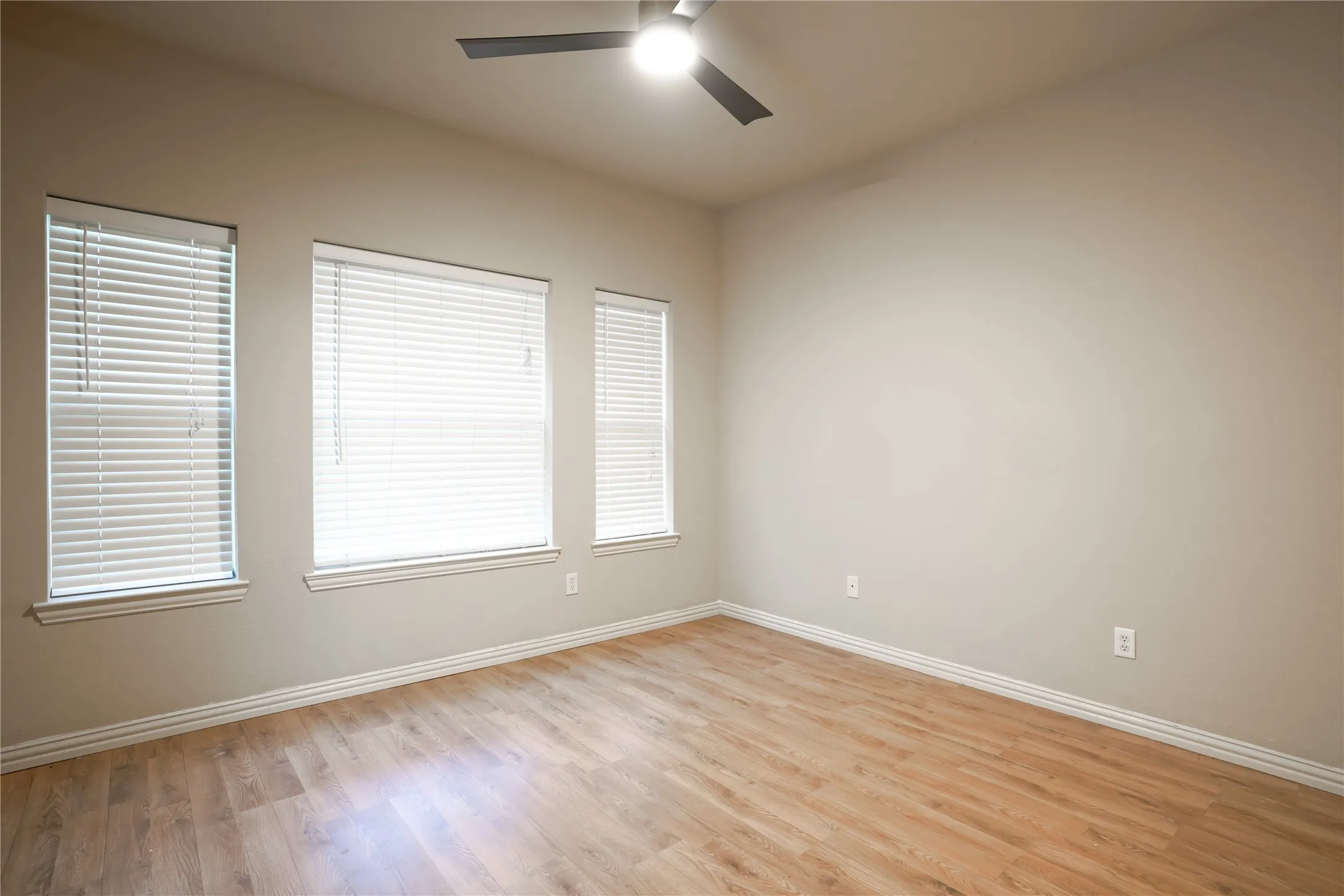 Single Family Residence For Sale in Tarrant County , 609 Trails End Court, Hurst, Texas 76054, 4 Bedroom, 4 Bathroom, 2 Garage spaces, 2,784 Sqft, built in 2002, Price $625,000, mls#21292652, Real Estate Agent in Hurst, Homes For Sale in Tarrant county, Homes For Sale in Hurst, Realtor in Hurst Texas, Real Estate Brokerage Independent Realty Texas, Luminita Cordes Realtor