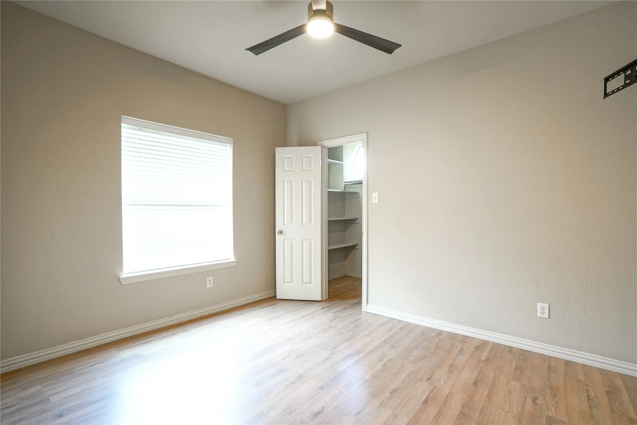 Single Family Residence For Sale in Tarrant County , 609 Trails End Court, Hurst, Texas 76054, 4 Bedroom, 4 Bathroom, 2 Garage spaces, 2,784 Sqft, built in 2002, Price $625,000, mls#21292652, Real Estate Agent in Hurst, Homes For Sale in Tarrant county, Homes For Sale in Hurst, Realtor in Hurst Texas, Real Estate Brokerage Independent Realty Texas, Luminita Cordes Realtor