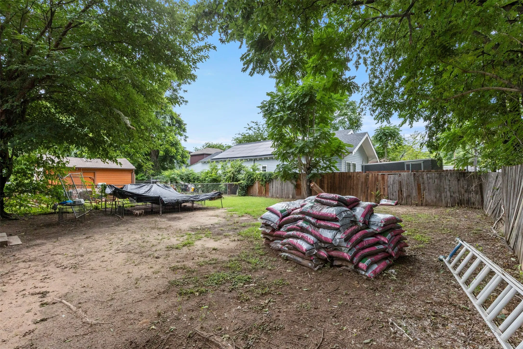 Single Family Residence For Sale in Dallas County , 3227 Spring Avenue, Dallas, Texas 75215, 2 Bedroom, 1 Bathroom, Garage spaces, 876 Sqft, built in 1927, mls#21292604, Real Estate Agent in Dallas, Homes For Sale in Dallas county, Homes For Sale in Dallas, Realtor in Dallas Texas, Real Estate Brokerage Independent Realty Texas, Luminita Cordes Realtor