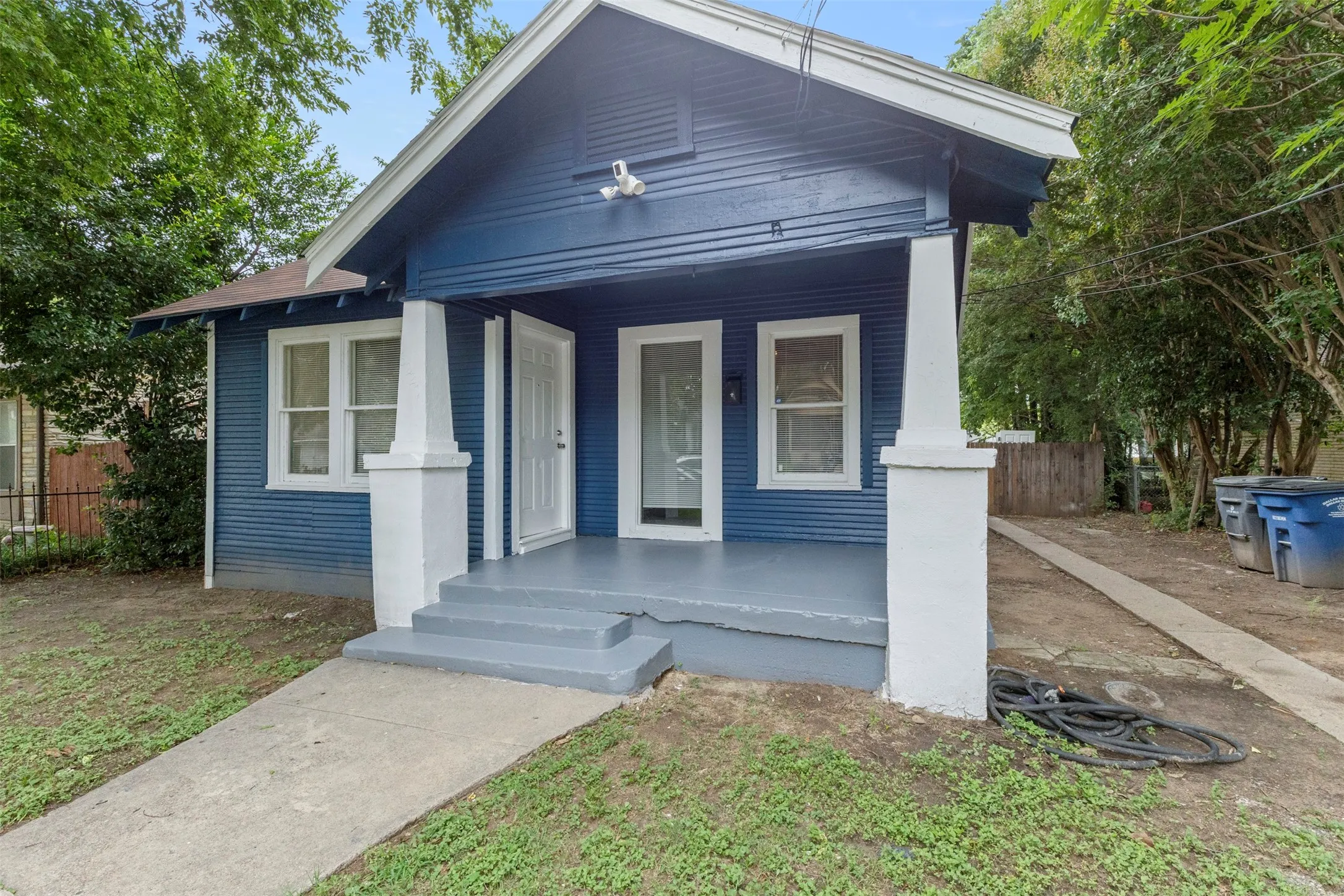 Single Family Residence For Sale in Dallas County , 3227 Spring Avenue, Dallas, Texas 75215, 2 Bedroom, 1 Bathroom, Garage spaces, 876 Sqft, built in 1927, mls#21292604, Real Estate Agent in Dallas, Homes For Sale in Dallas county, Homes For Sale in Dallas, Realtor in Dallas Texas, Real Estate Brokerage Independent Realty Texas, Luminita Cordes Realtor