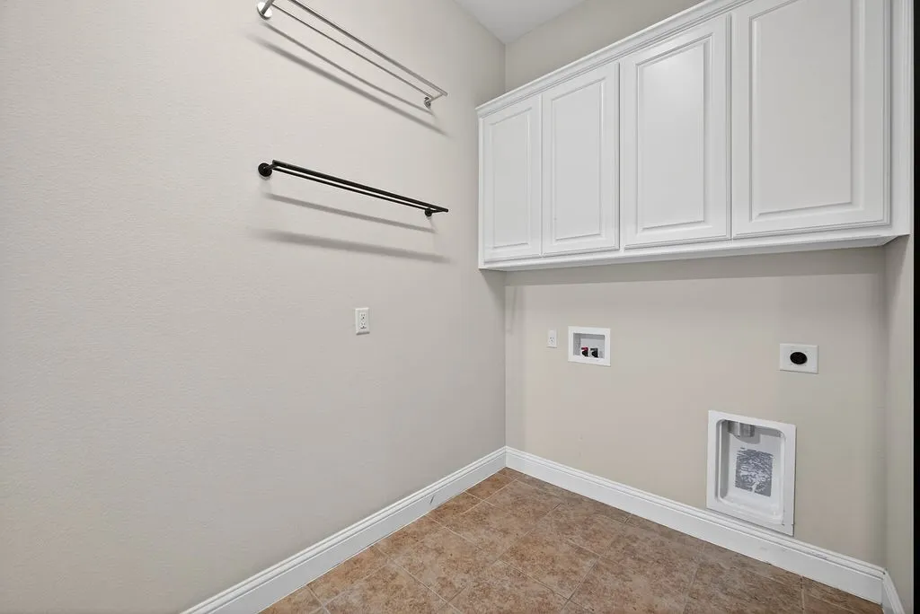 Single Family Residence For Sale in Denton County , 1651 Saddle Tree Road, Frisco, Texas 75036, 5 Bedrooms, 4 Bathrooms, 3 Garage spaces, 4,069 Sqft, built in 2013, Price $899,000, mls#21291823, Real Estate Agent in Frisco, Homes For Sale in Denton county, Homes For Sale in Frisco, Realtor in Frisco Texas, Real Estate Brokerage Independent Realty Texas, Luminita Cordes Realtor