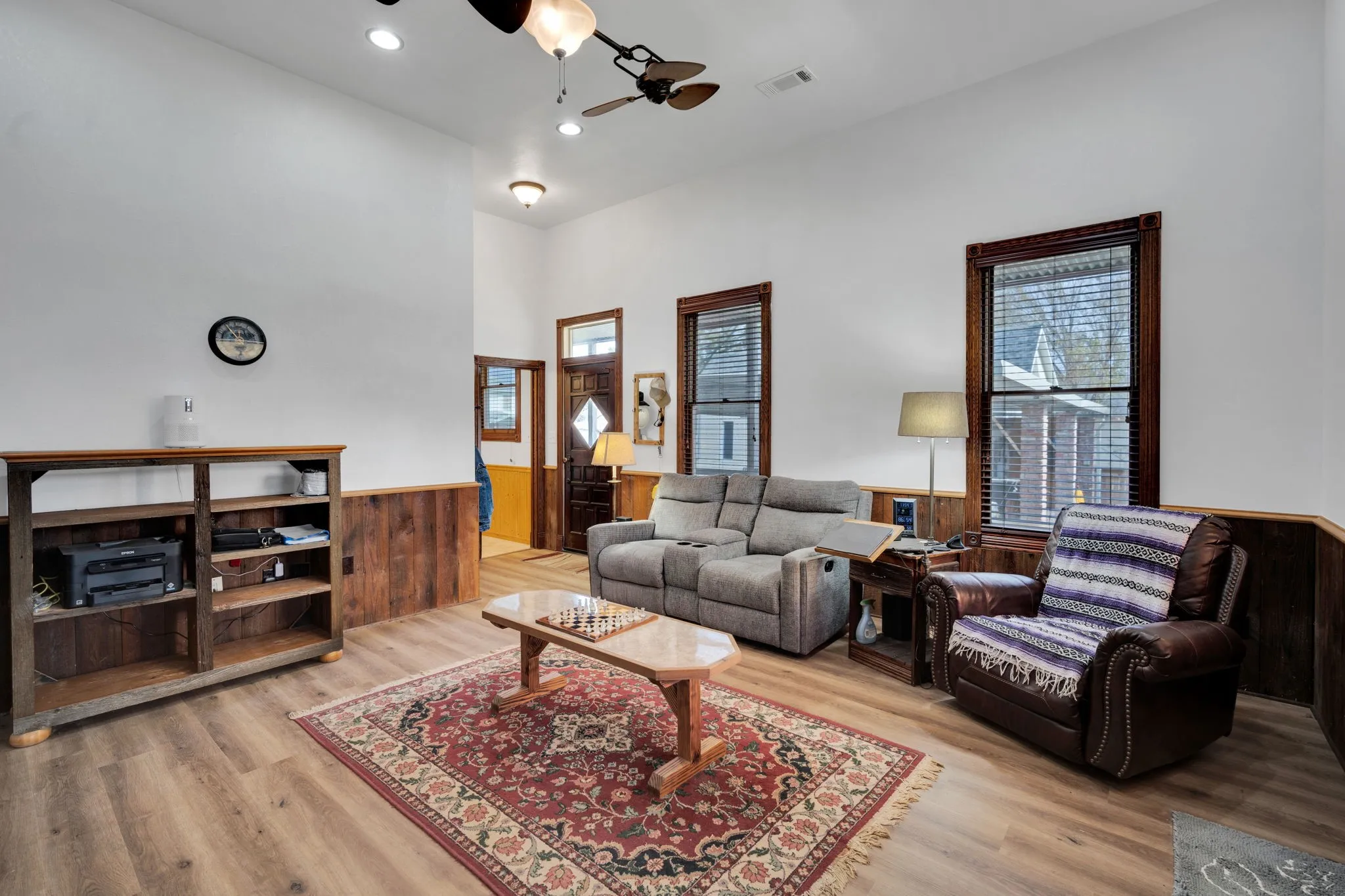 Single Family Residence For Sale in Ellis County , 312 W 8th Street, Ferris, Texas 75125, 3 Bedroom, 3 Bathroom, Garage spaces, 2,230 Sqft, built in 1889, mls#21292658, Real Estate Agent in Ferris, Homes For Sale in Ellis county, Homes For Sale in Ferris, Realtor in Ferris Texas, Real Estate Brokerage Independent Realty Texas, Luminita Cordes Realtor