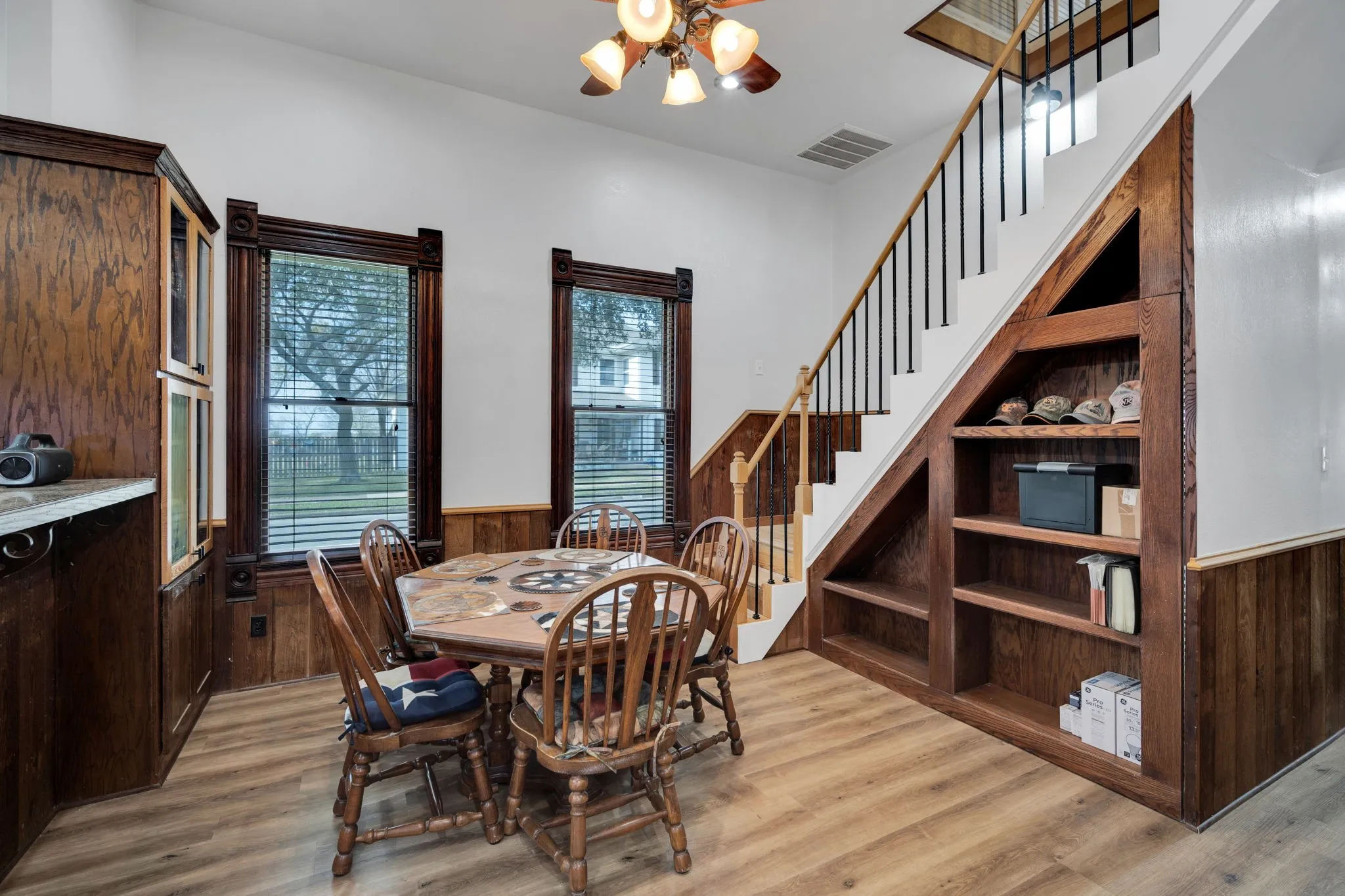 Single Family Residence For Sale in Ellis County , 312 W 8th Street, Ferris, Texas 75125, 3 Bedroom, 3 Bathroom, Garage spaces, 2,230 Sqft, built in 1889, mls#21292658, Real Estate Agent in Ferris, Homes For Sale in Ellis county, Homes For Sale in Ferris, Realtor in Ferris Texas, Real Estate Brokerage Independent Realty Texas, Luminita Cordes Realtor
