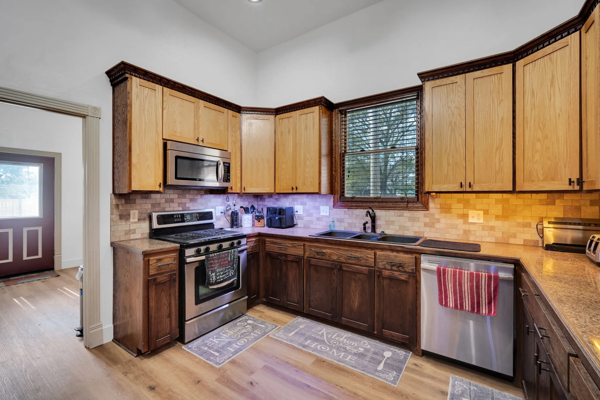 Single Family Residence For Sale in Ellis County , 312 W 8th Street, Ferris, Texas 75125, 3 Bedroom, 3 Bathroom, Garage spaces, 2,230 Sqft, built in 1889, mls#21292658, Real Estate Agent in Ferris, Homes For Sale in Ellis county, Homes For Sale in Ferris, Realtor in Ferris Texas, Real Estate Brokerage Independent Realty Texas, Luminita Cordes Realtor