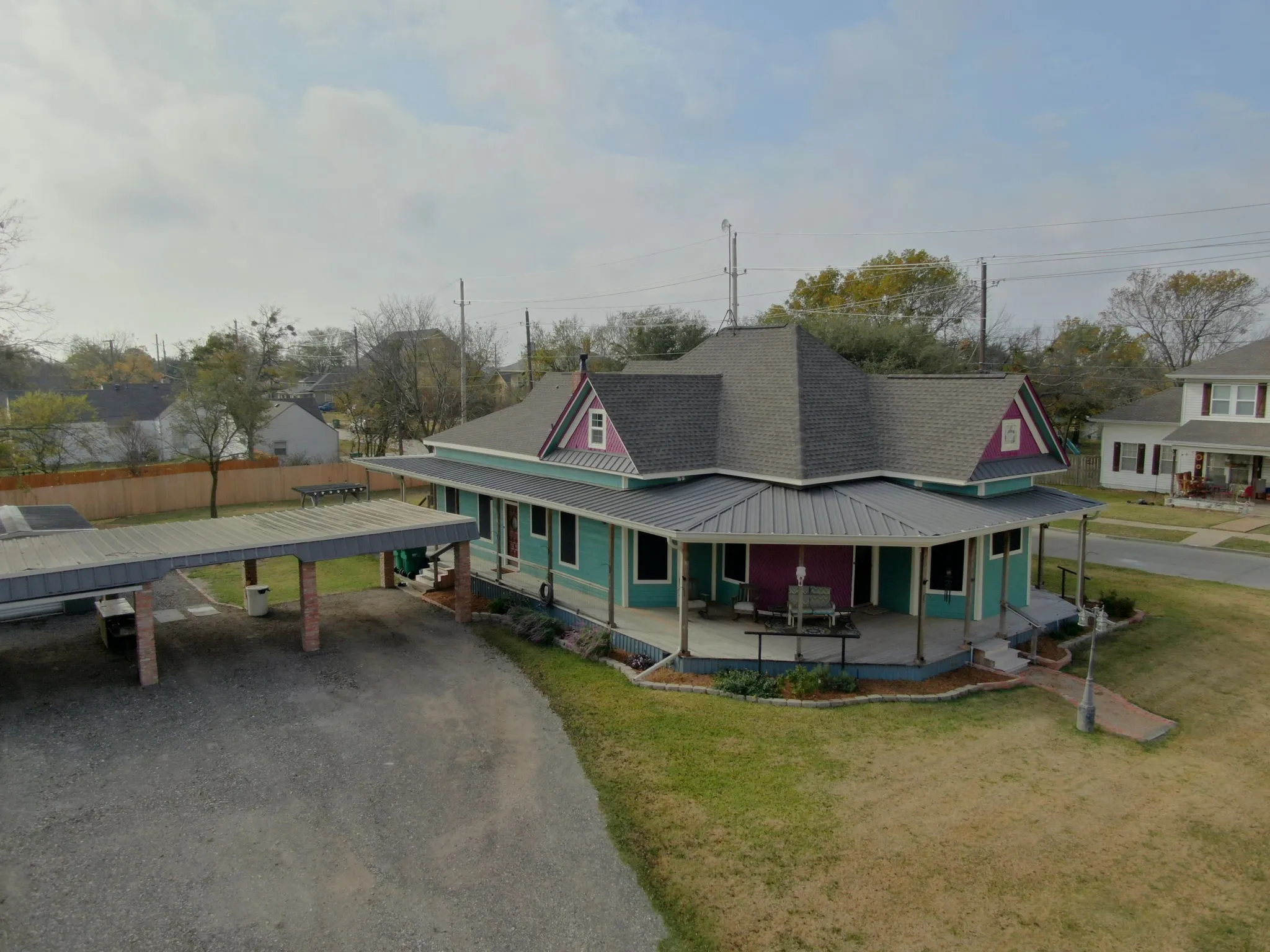 Single Family Residence For Sale in Ellis County , 312 W 8th Street, Ferris, Texas 75125, 3 Bedroom, 3 Bathroom, Garage spaces, 2,230 Sqft, built in 1889, mls#21292658, Real Estate Agent in Ferris, Homes For Sale in Ellis county, Homes For Sale in Ferris, Realtor in Ferris Texas, Real Estate Brokerage Independent Realty Texas, Luminita Cordes Realtor