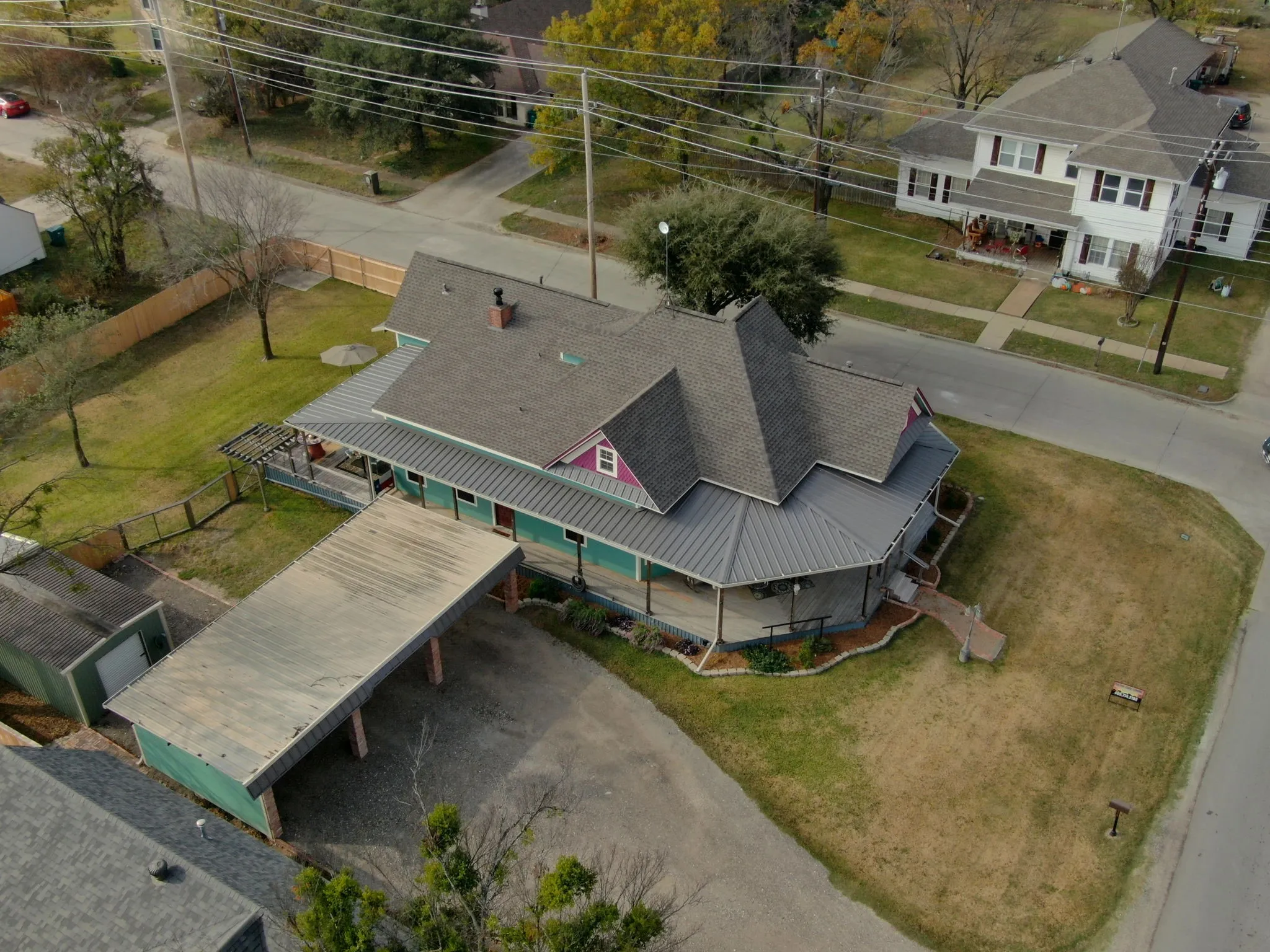 Single Family Residence For Sale in Ellis County , 312 W 8th Street, Ferris, Texas 75125, 3 Bedroom, 3 Bathroom, Garage spaces, 2,230 Sqft, built in 1889, mls#21292658, Real Estate Agent in Ferris, Homes For Sale in Ellis county, Homes For Sale in Ferris, Realtor in Ferris Texas, Real Estate Brokerage Independent Realty Texas, Luminita Cordes Realtor