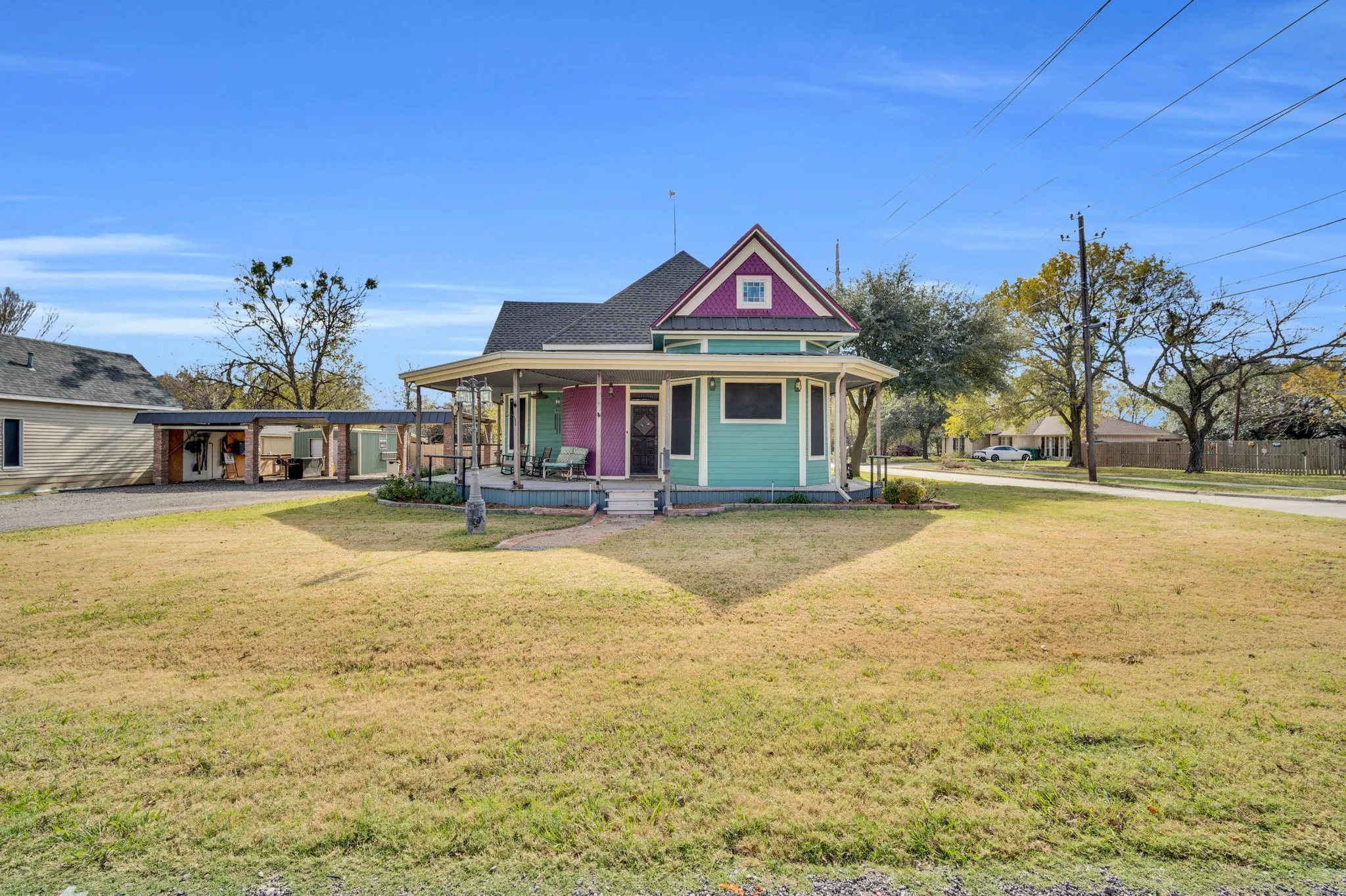 Single Family Residence For Sale in Ellis County , 312 W 8th Street, Ferris, Texas 75125, 3 Bedroom, 3 Bathroom, Garage spaces, 2,230 Sqft, built in 1889, mls#21292658, Real Estate Agent in Ferris, Homes For Sale in Ellis county, Homes For Sale in Ferris, Realtor in Ferris Texas, Real Estate Brokerage Independent Realty Texas, Luminita Cordes Realtor