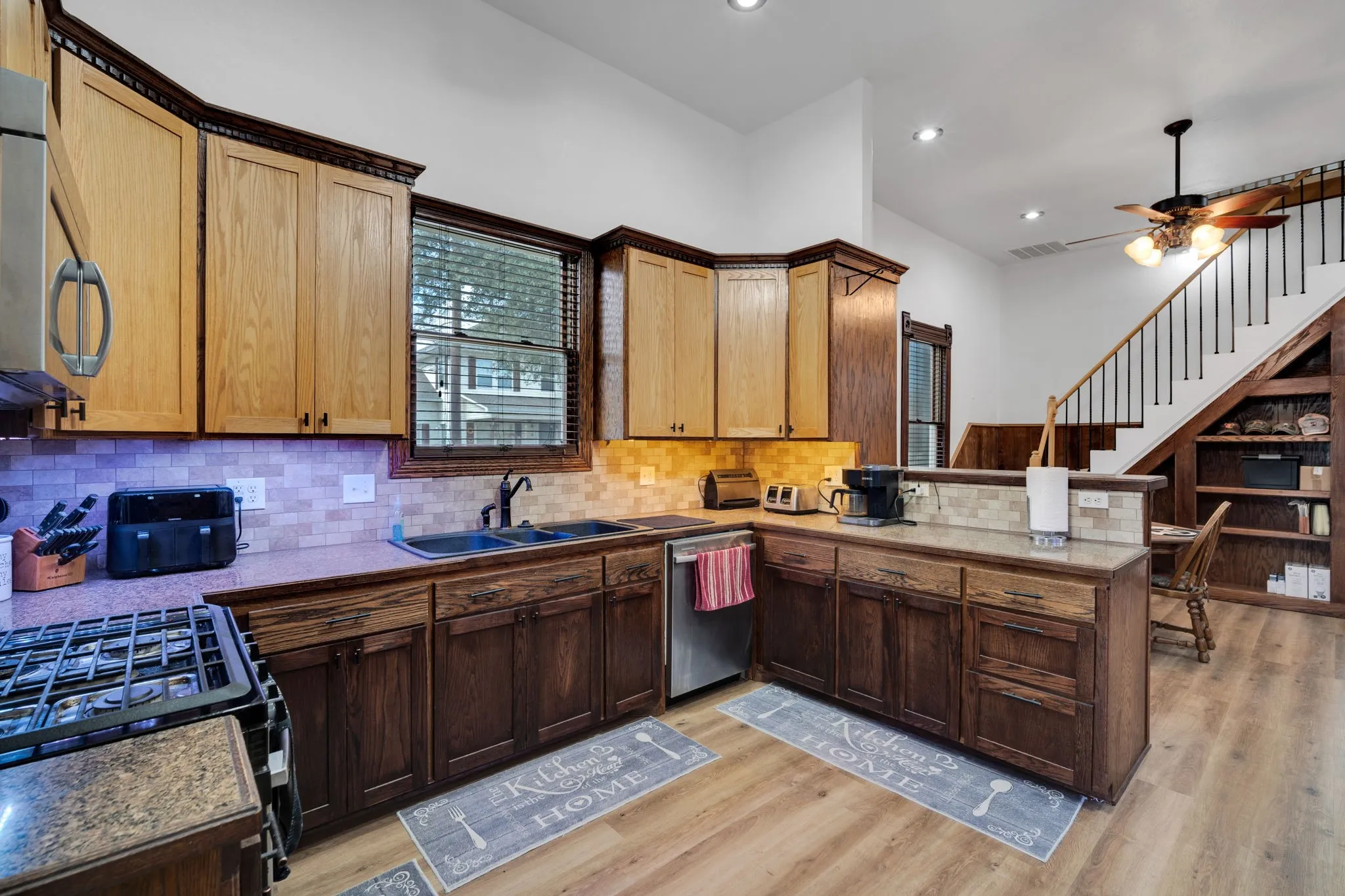 Single Family Residence For Sale in Ellis County , 312 W 8th Street, Ferris, Texas 75125, 3 Bedroom, 3 Bathroom, Garage spaces, 2,230 Sqft, built in 1889, mls#21292658, Real Estate Agent in Ferris, Homes For Sale in Ellis county, Homes For Sale in Ferris, Realtor in Ferris Texas, Real Estate Brokerage Independent Realty Texas, Luminita Cordes Realtor
